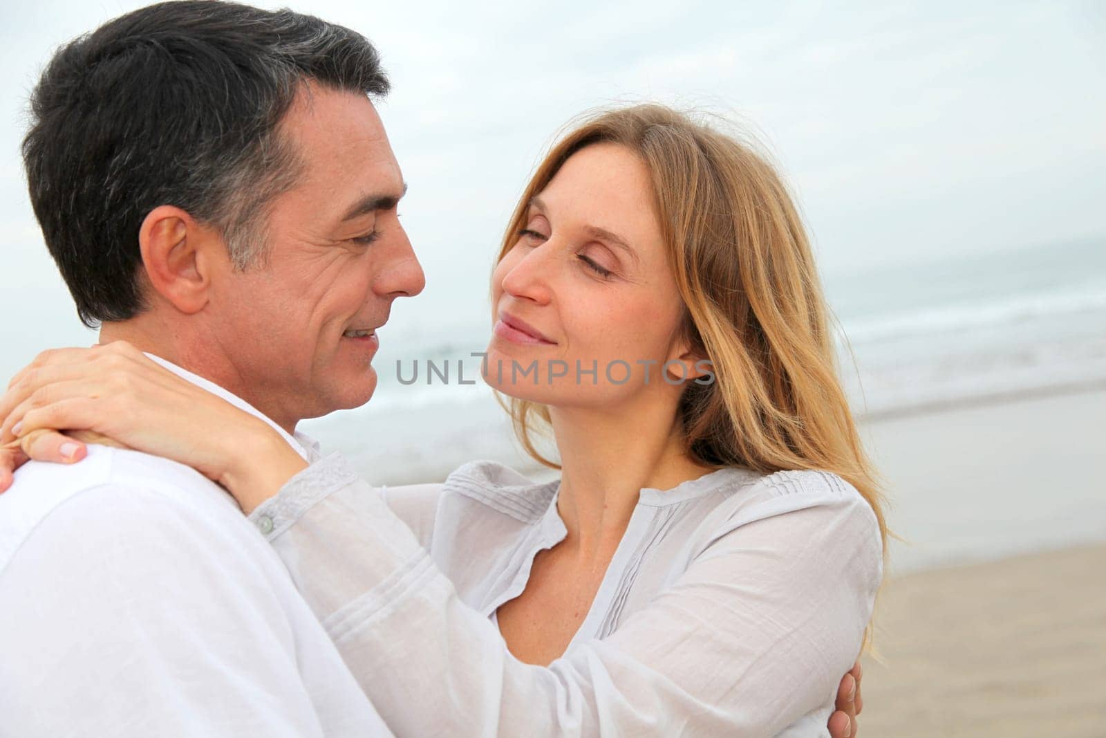 Couple embracing each other at the beach