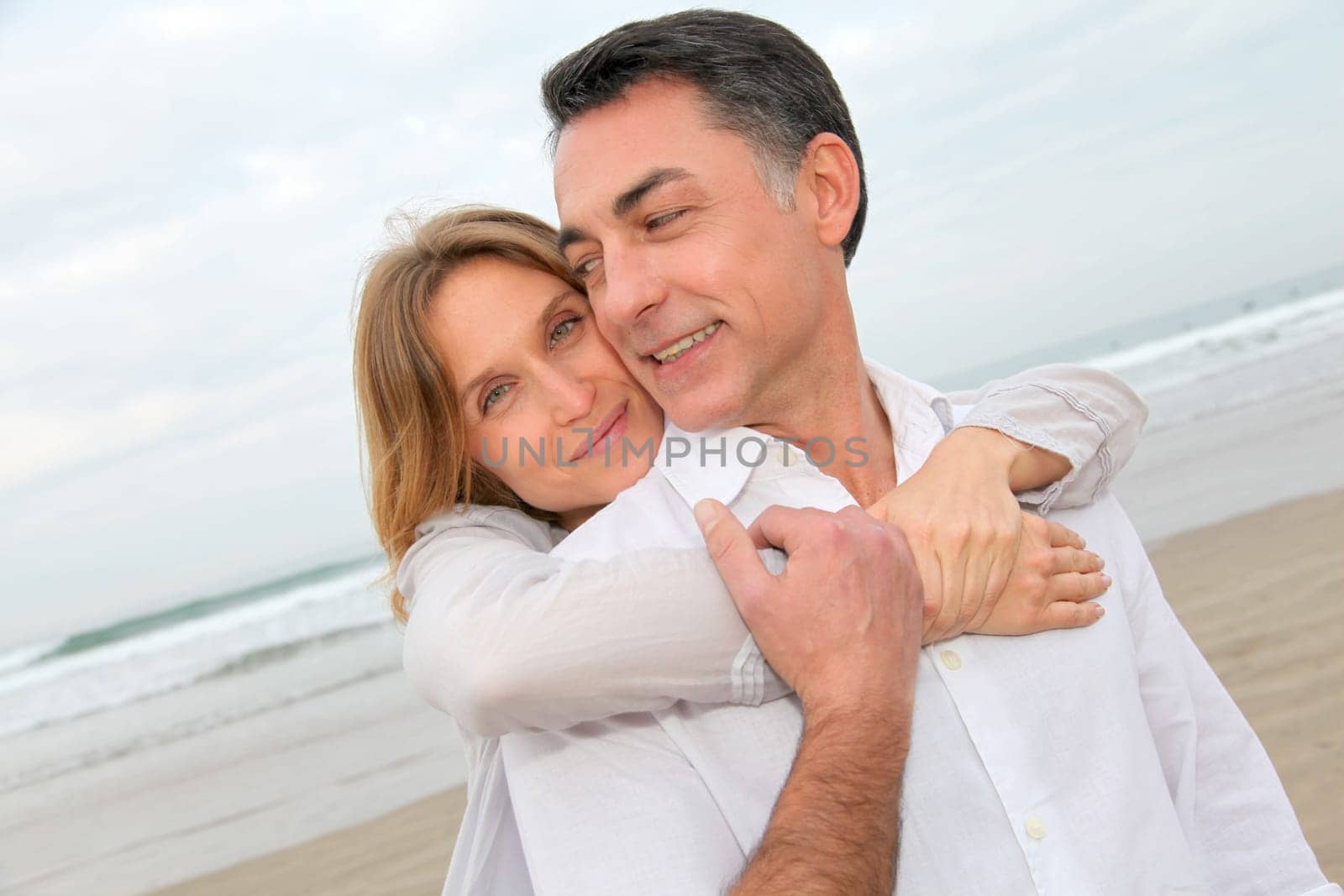 Couple embracing each other at the beach