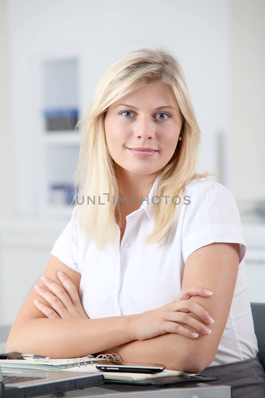 Beautiful smiling young woman working in the office
