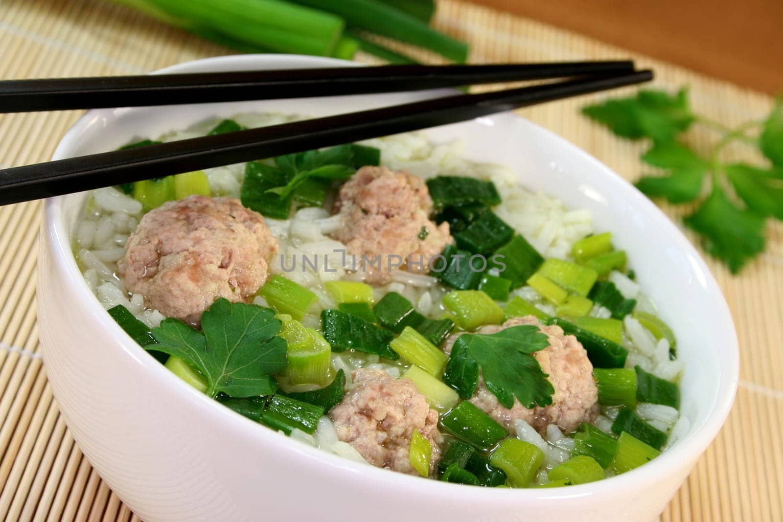 Rice soup with meatballs
