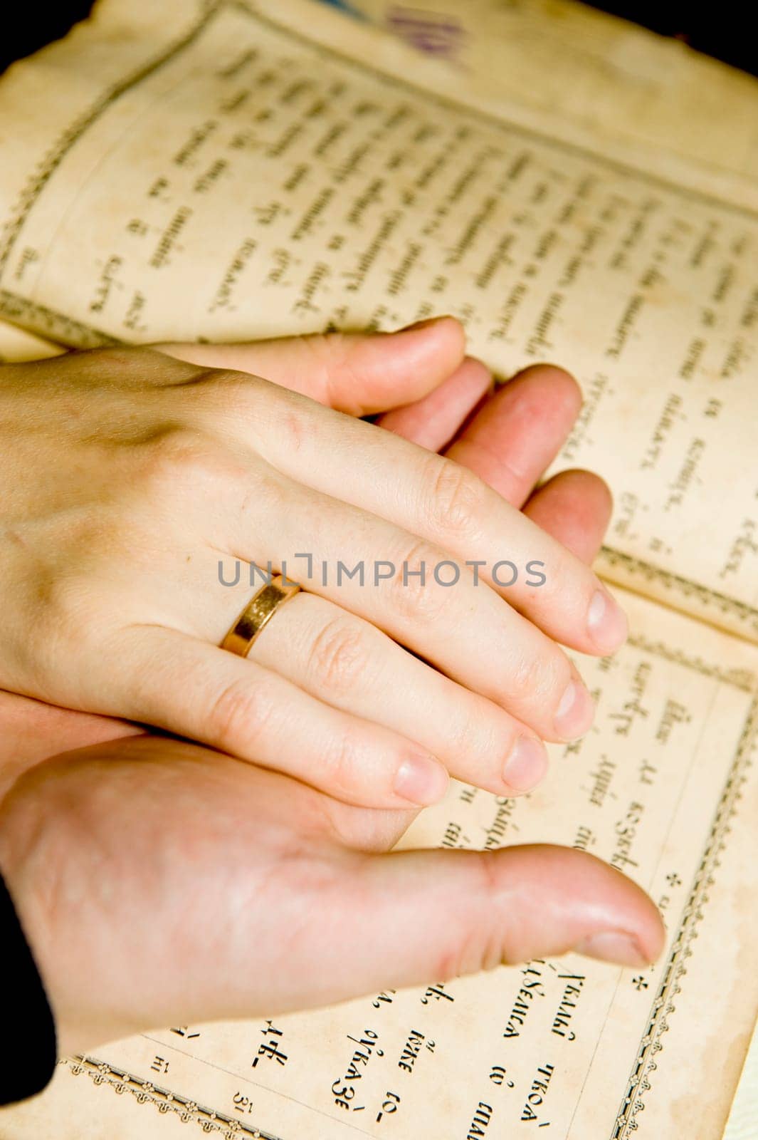 The man&#039 s and female&#039 s hand taken as close up