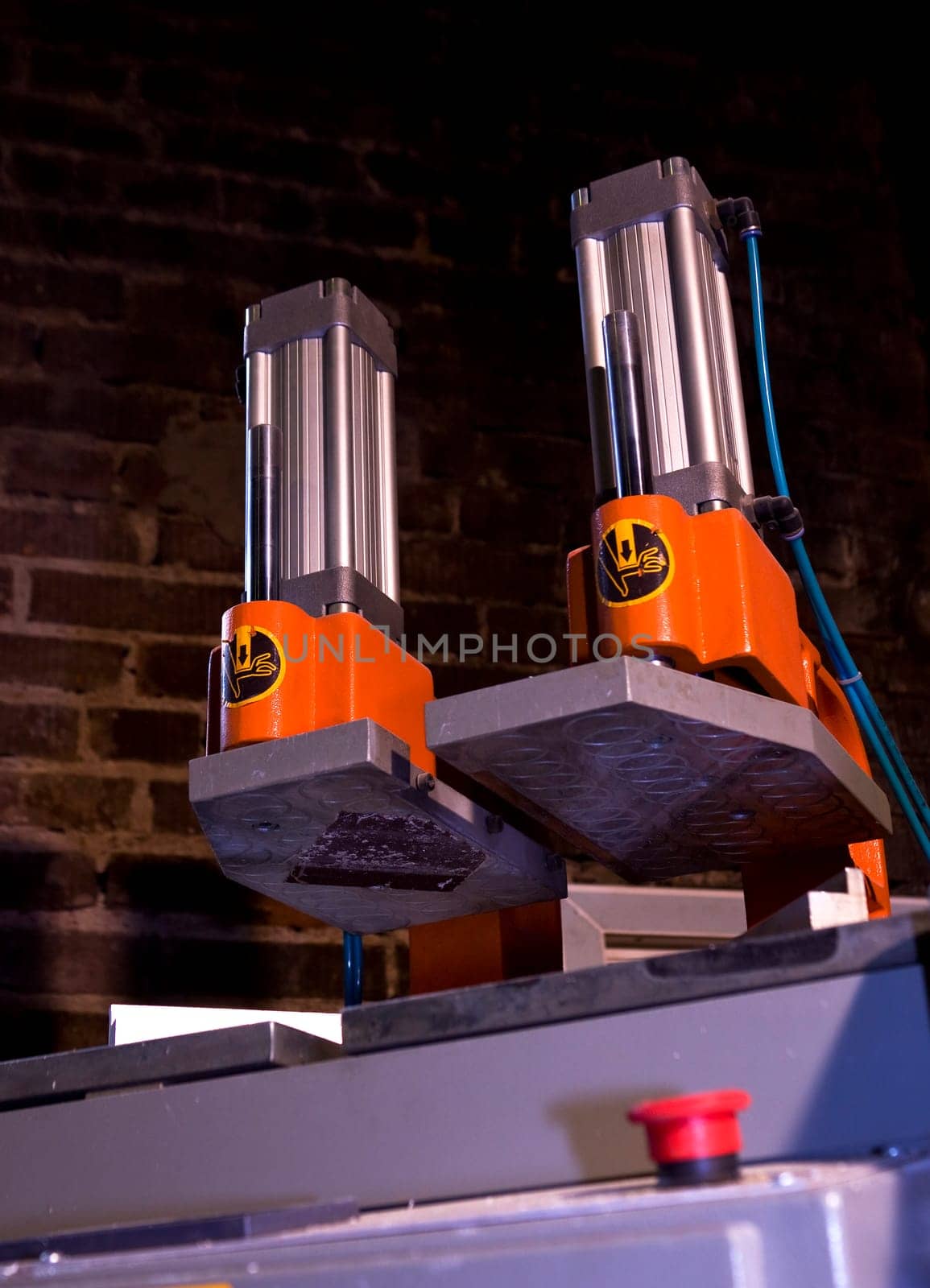 Welding machine for plastic window manufacturing