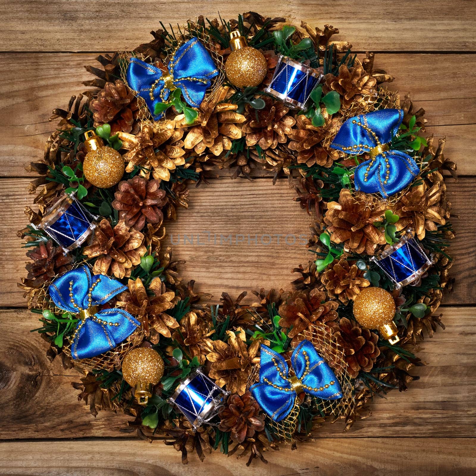 Christmas wreath top view by dimol