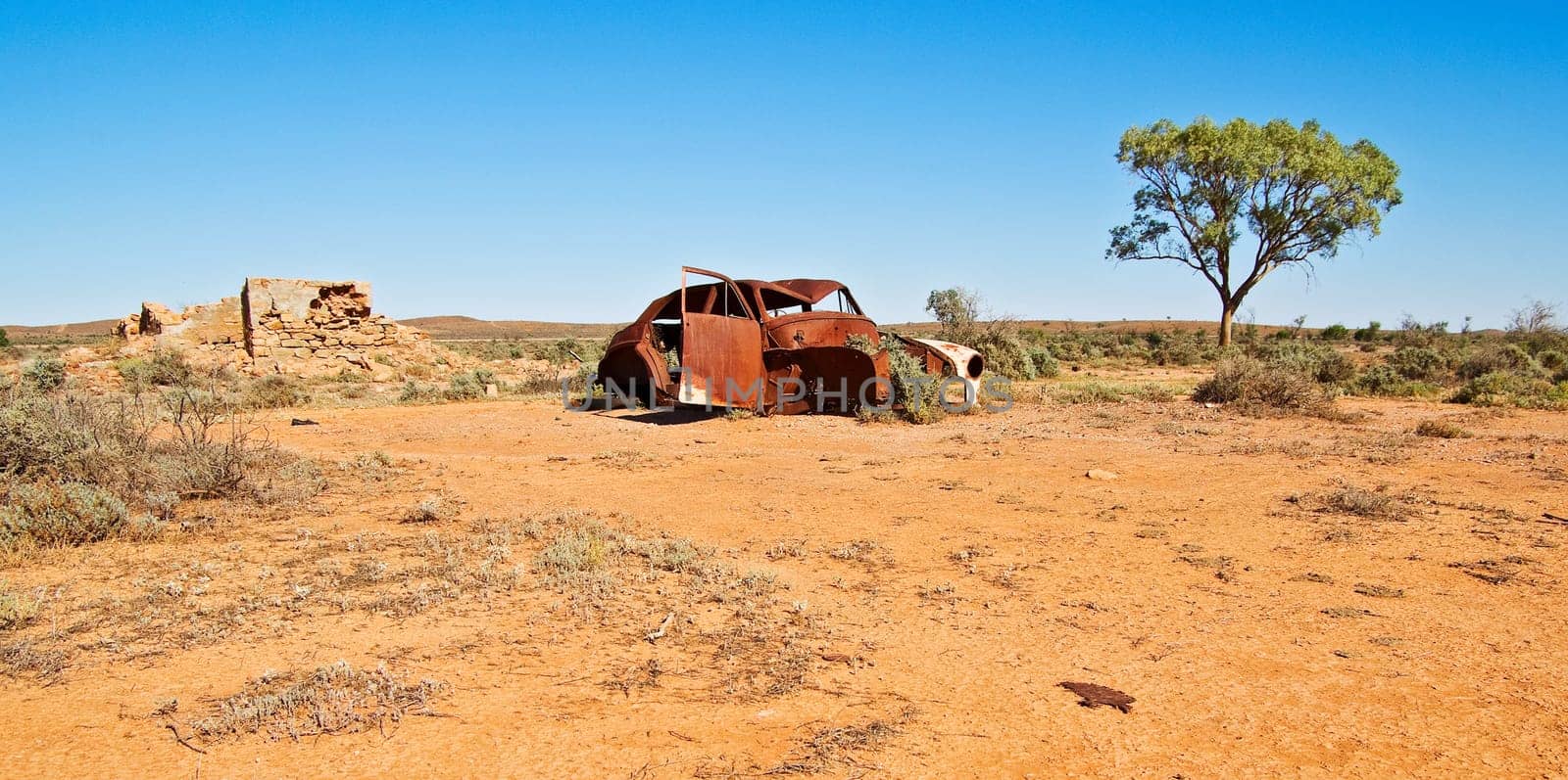 excellent image of an old car in the desert