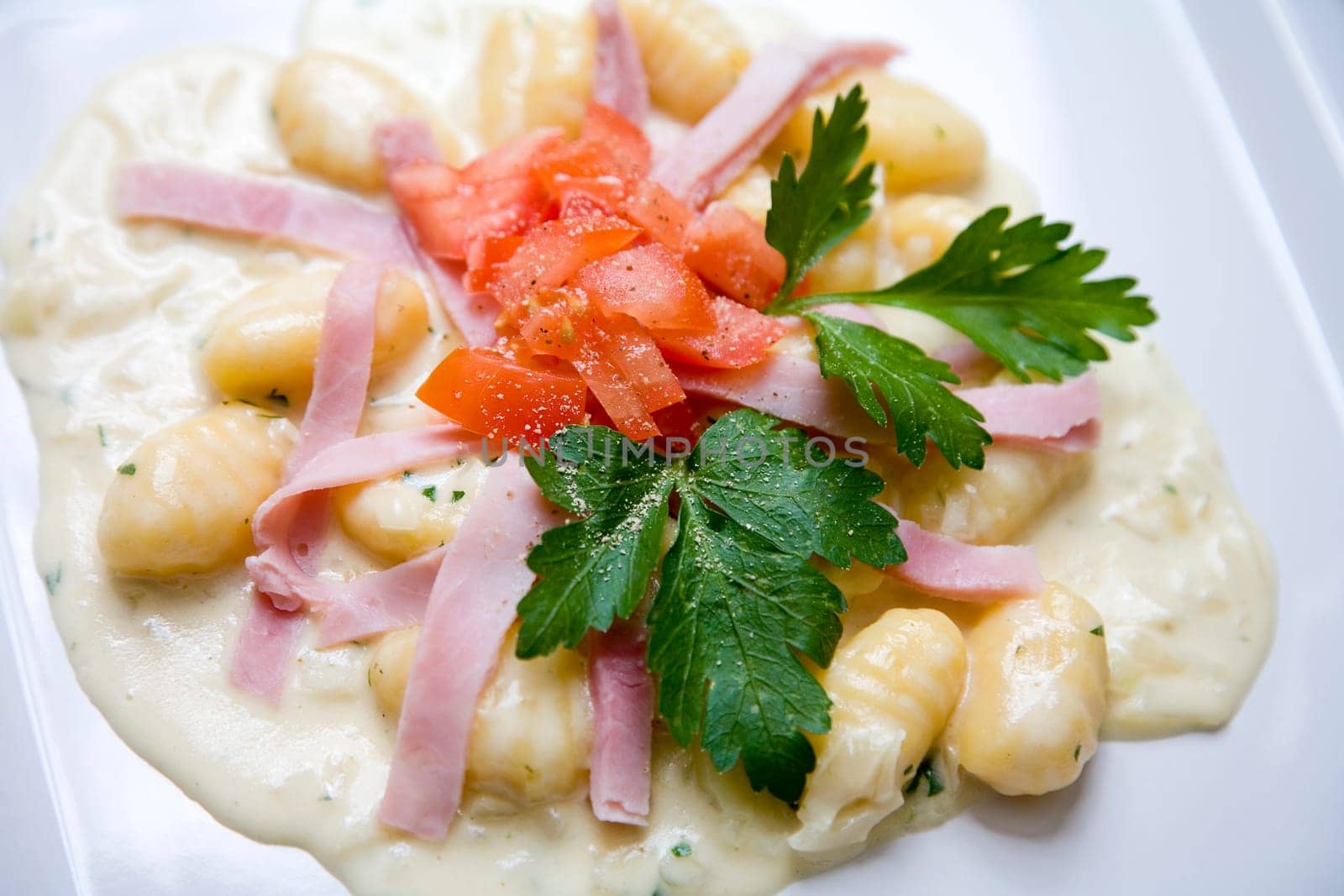 Gnocci with ham and cream sauce