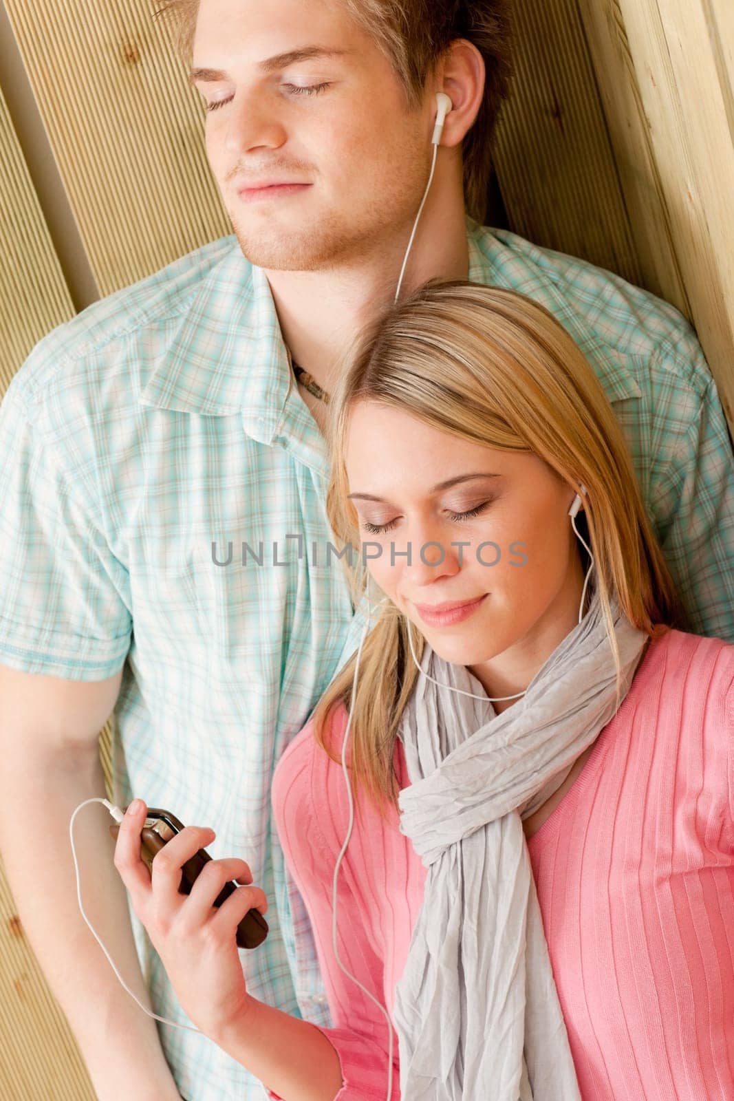 Couple in love - enjoy summer on beach listen to music