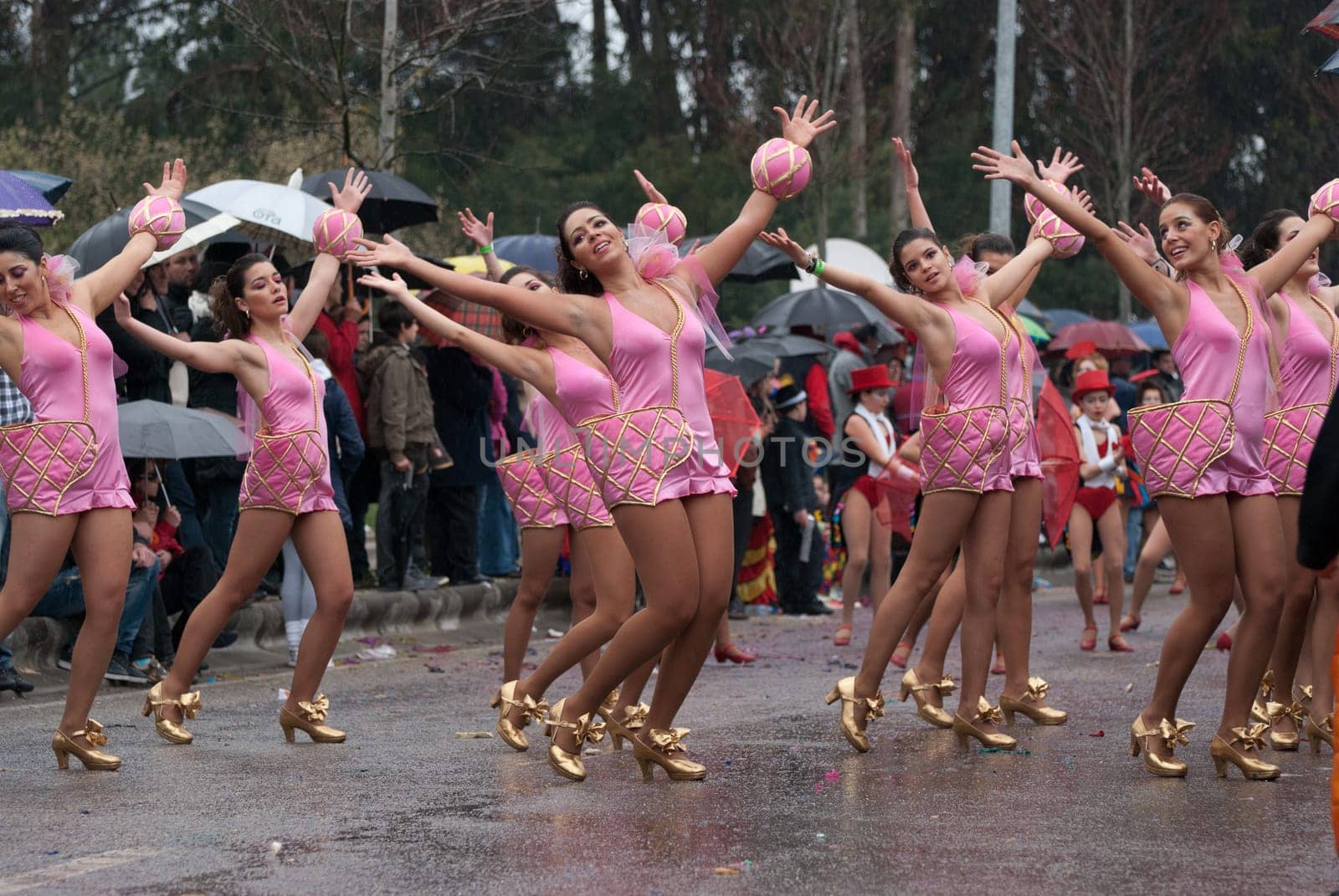 audience, beautiful, beauty, carnaval, carnival, celebration, color, colour, community, costume, crowd, culture, dance, Decoration, decorative, diversity, english, europe, exotic, exuberance, feather, festival, festive, festivities, finery, fun, gala, hap