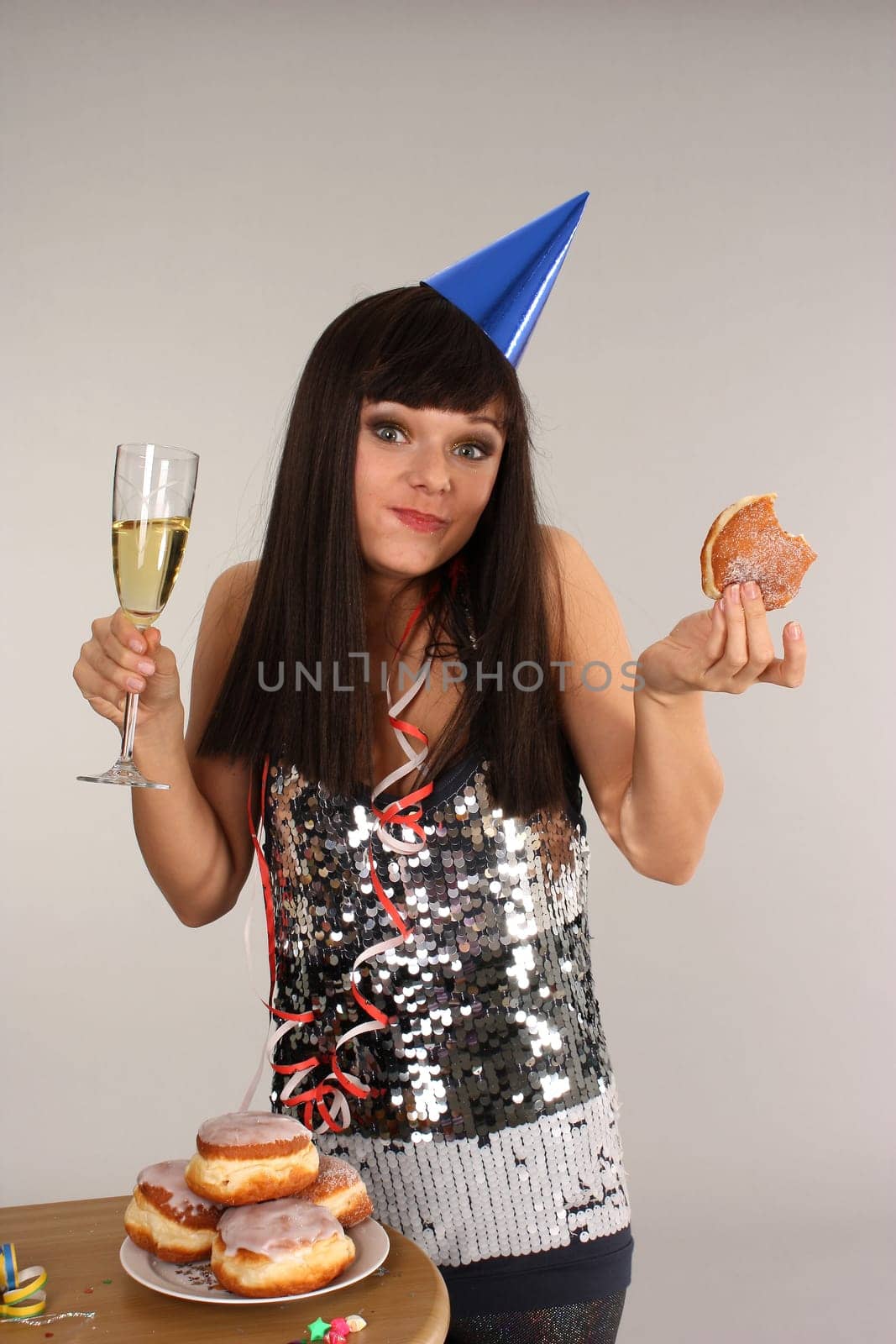 new year's eve,pancake,berliner,woman,carnival,carnival,party,food,bite,sweet,cake,party,celebration,laughter,birthday,streamer,surprise,crazy,glitter,silver,smile,happy,colorful,hat,hat,champagne,champagne glass,laughter