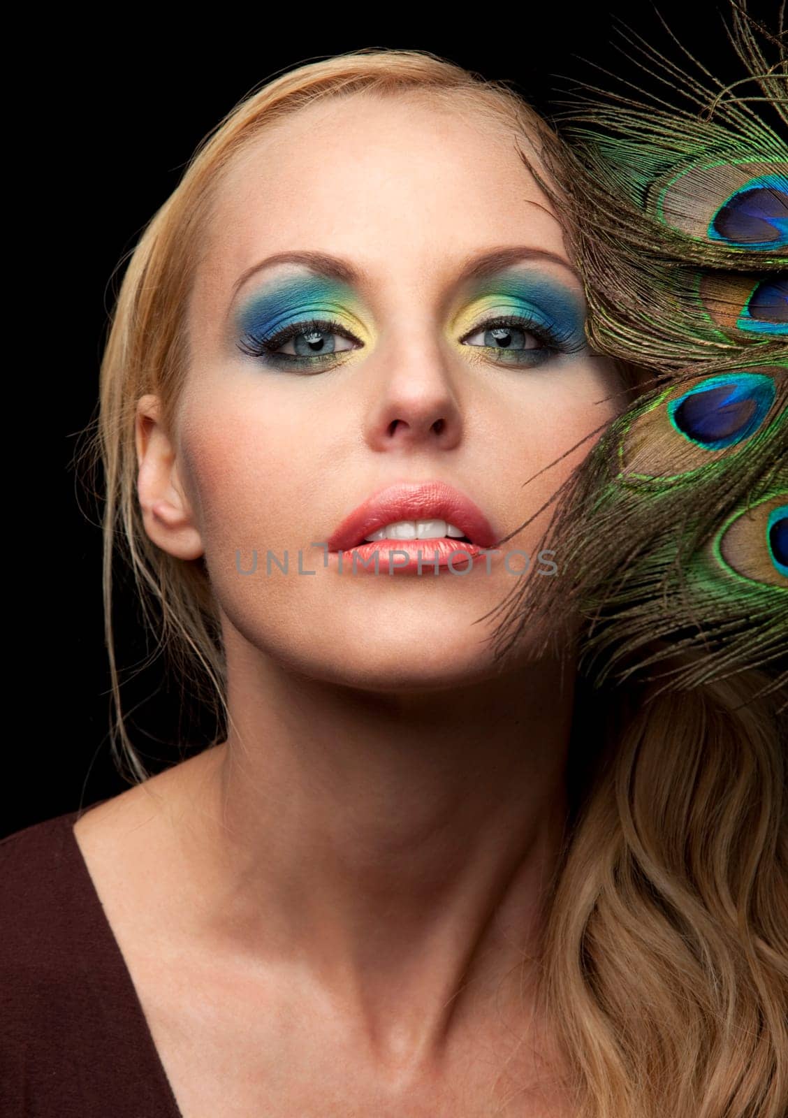 close up photo of beautiful woman&#039 s face with fashion makeup