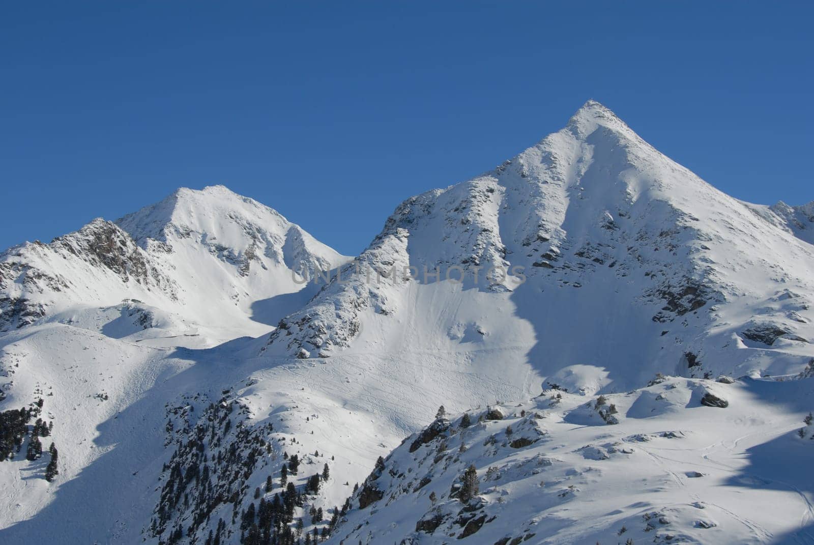 Snow-capped mountain peaks in Kühtai