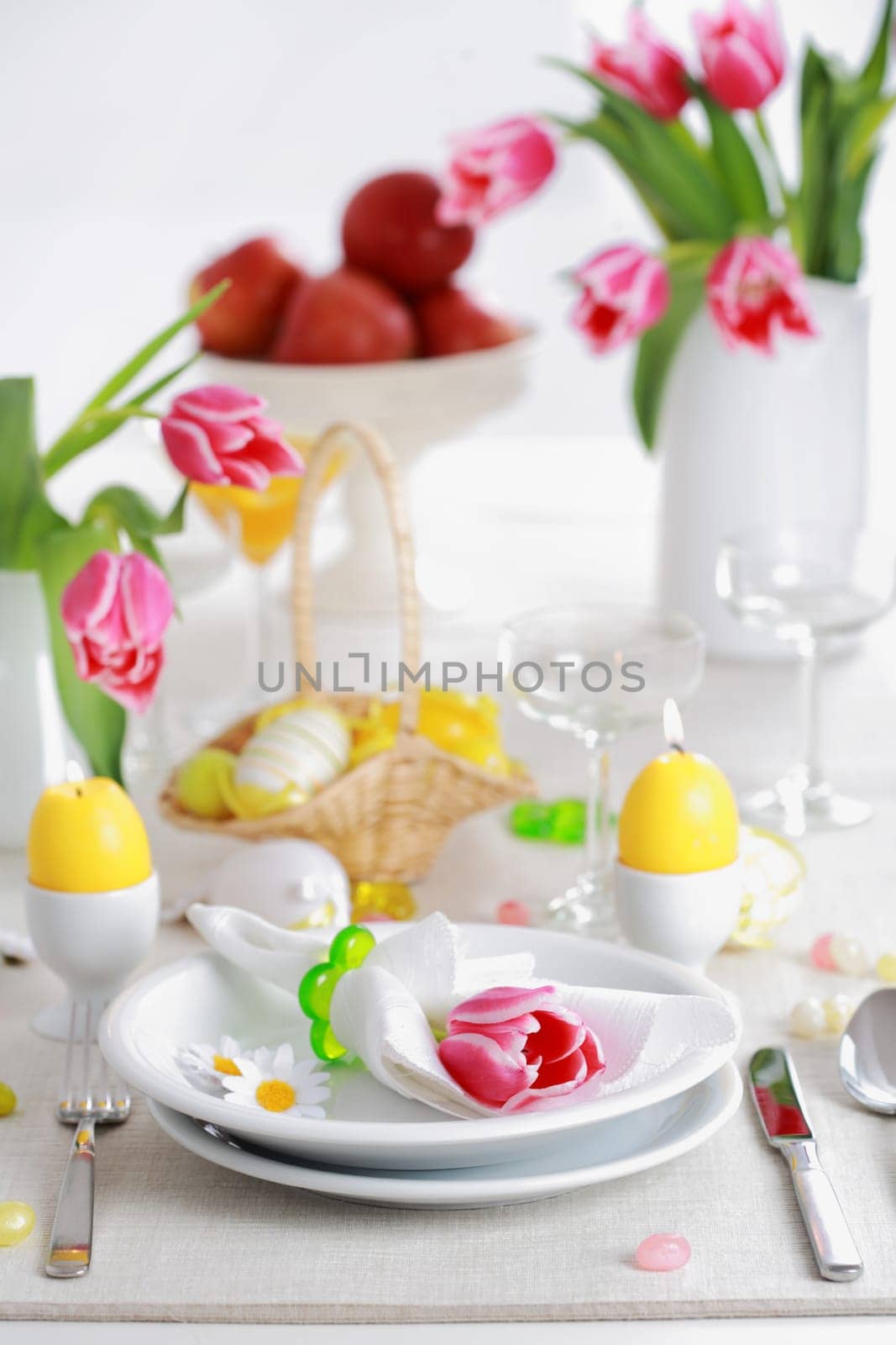 Place seeting for Easter in fresh colors