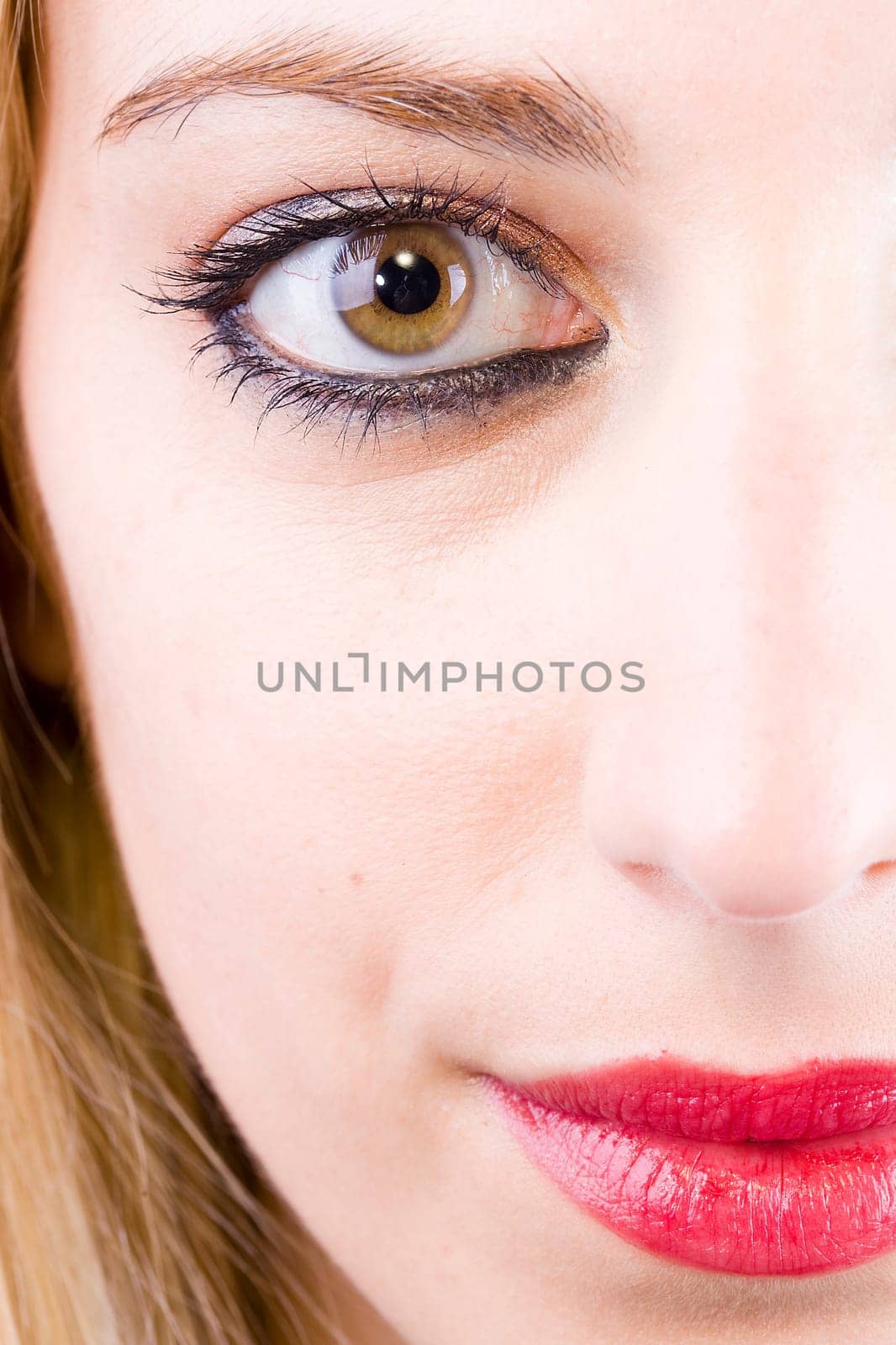 close up of a young beautiful girl with a nice mouth smiling
