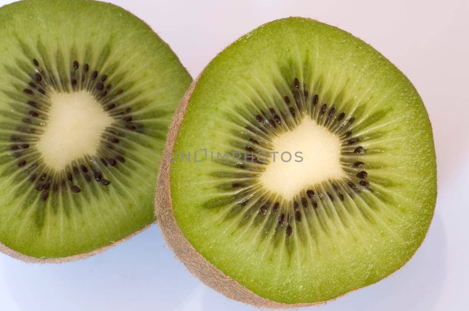 sliced kiwi