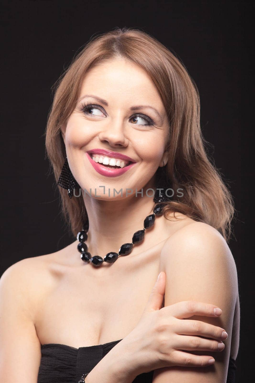 Beauty woman smile in dark look aside
