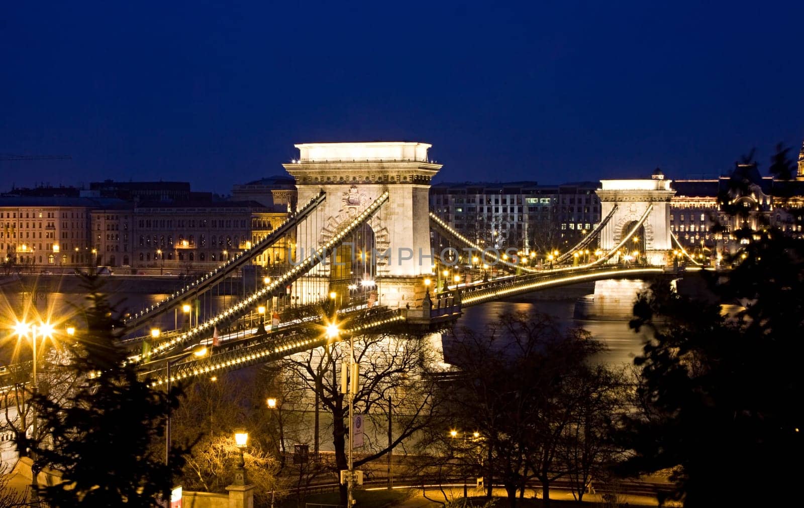 Budapest by night / Chain Bridge