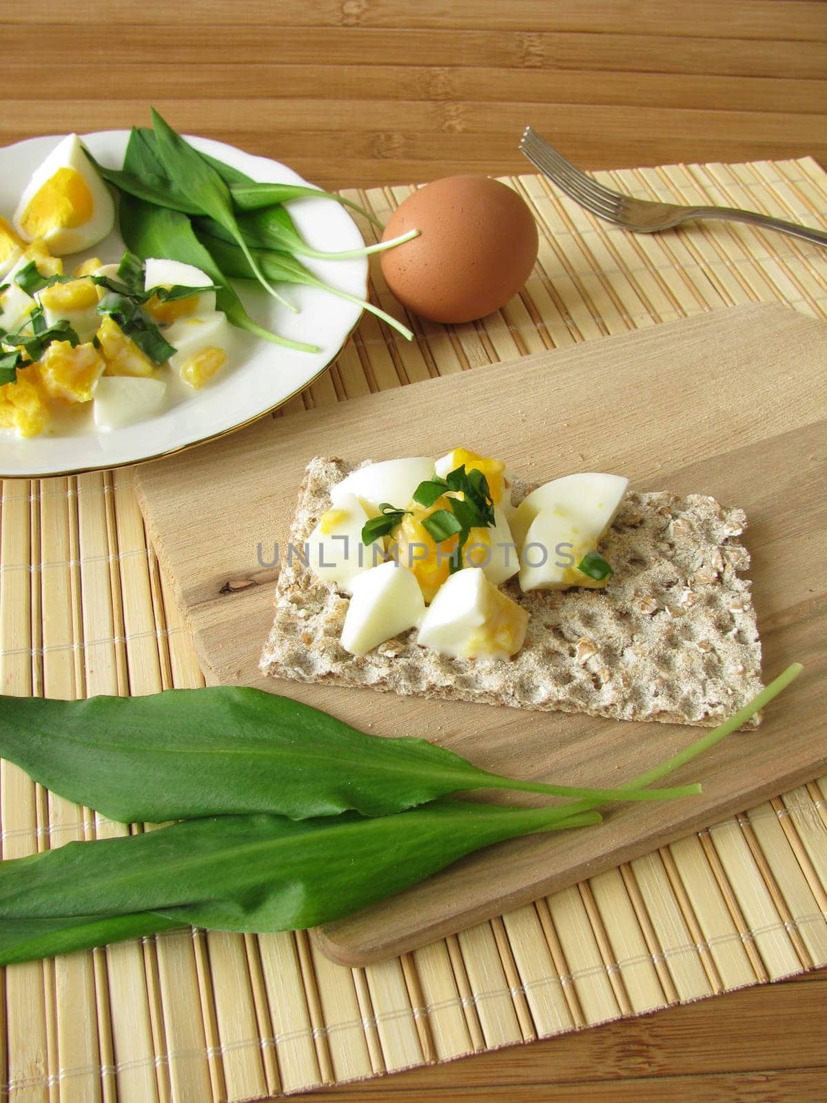 Egg salad with wild garlic on crispbread