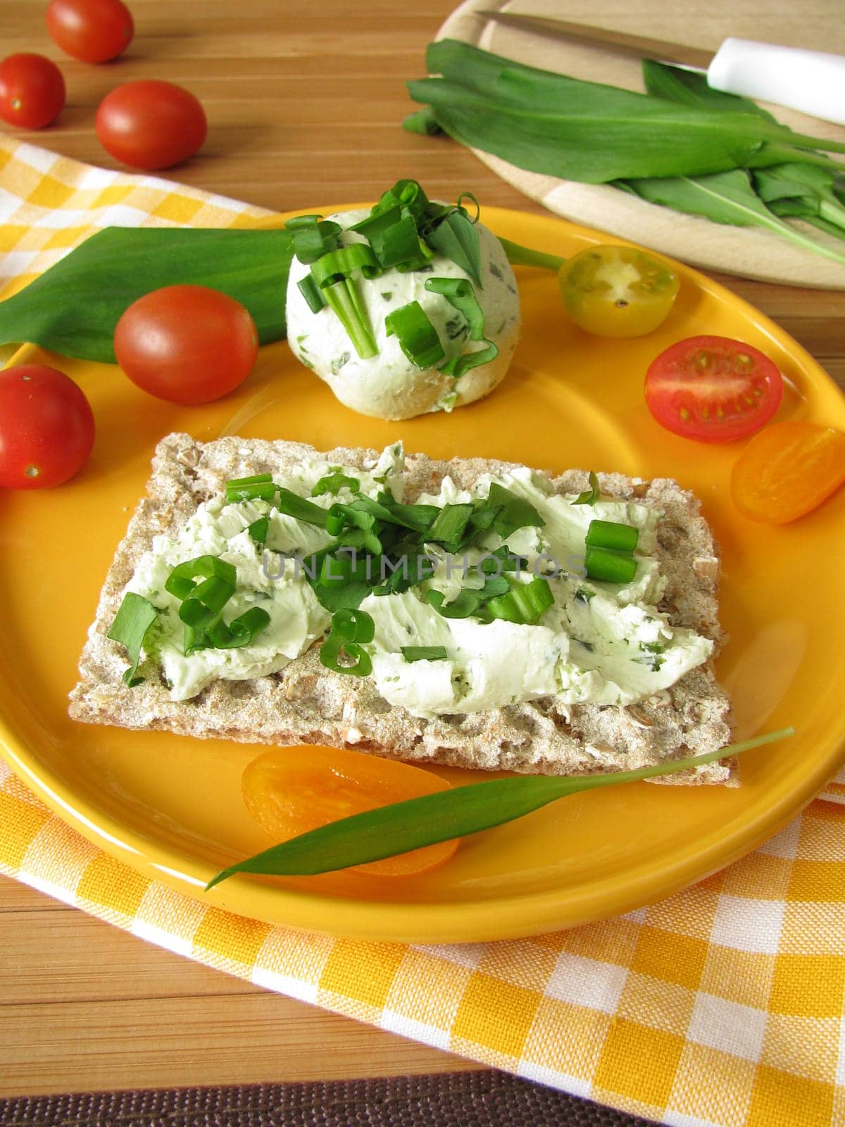 Wild garlic cream cheese on crispbread