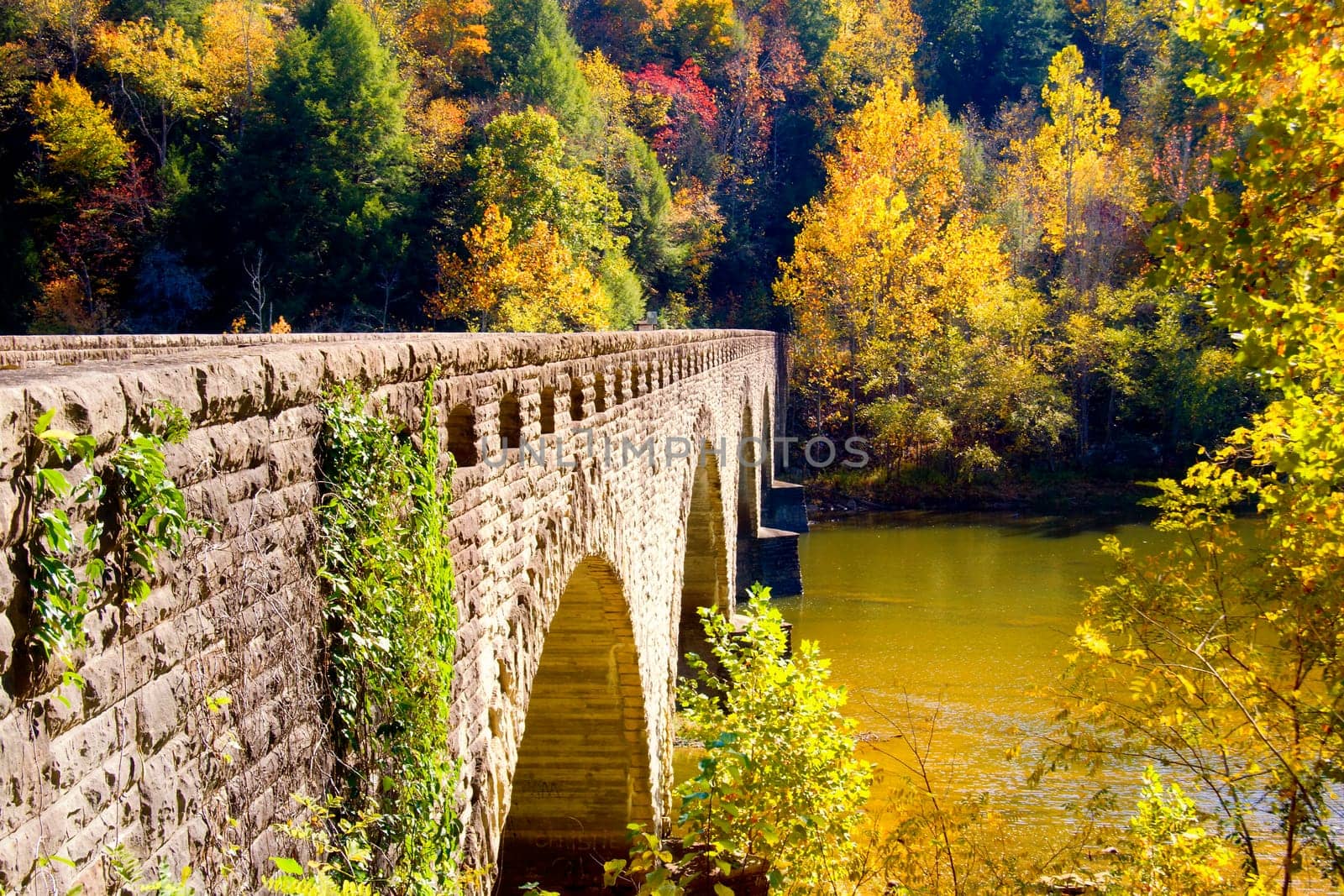 Stone-clad bridge across the Cumberland River in Kentucky