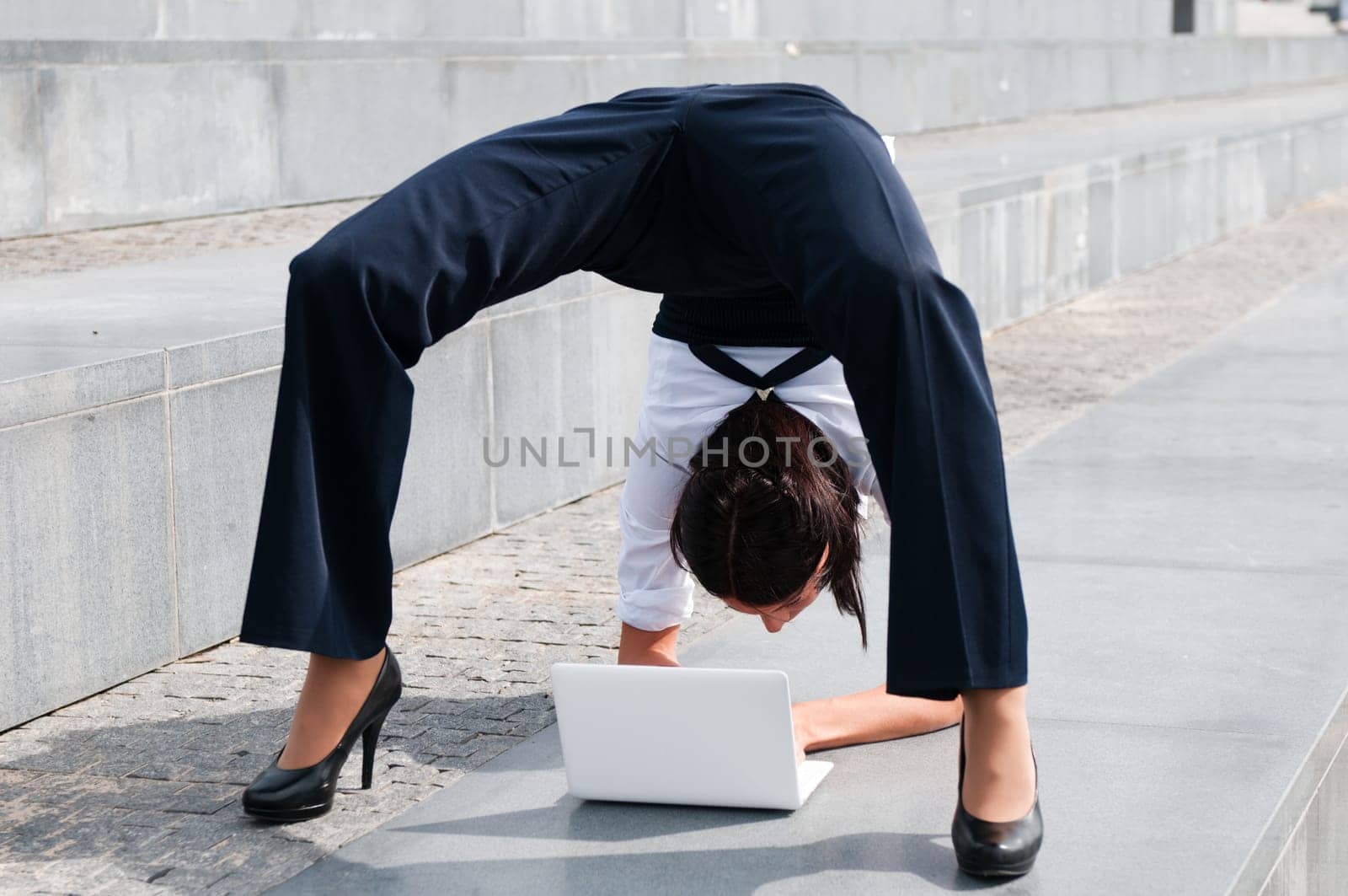 Flexible business - woman with laptop