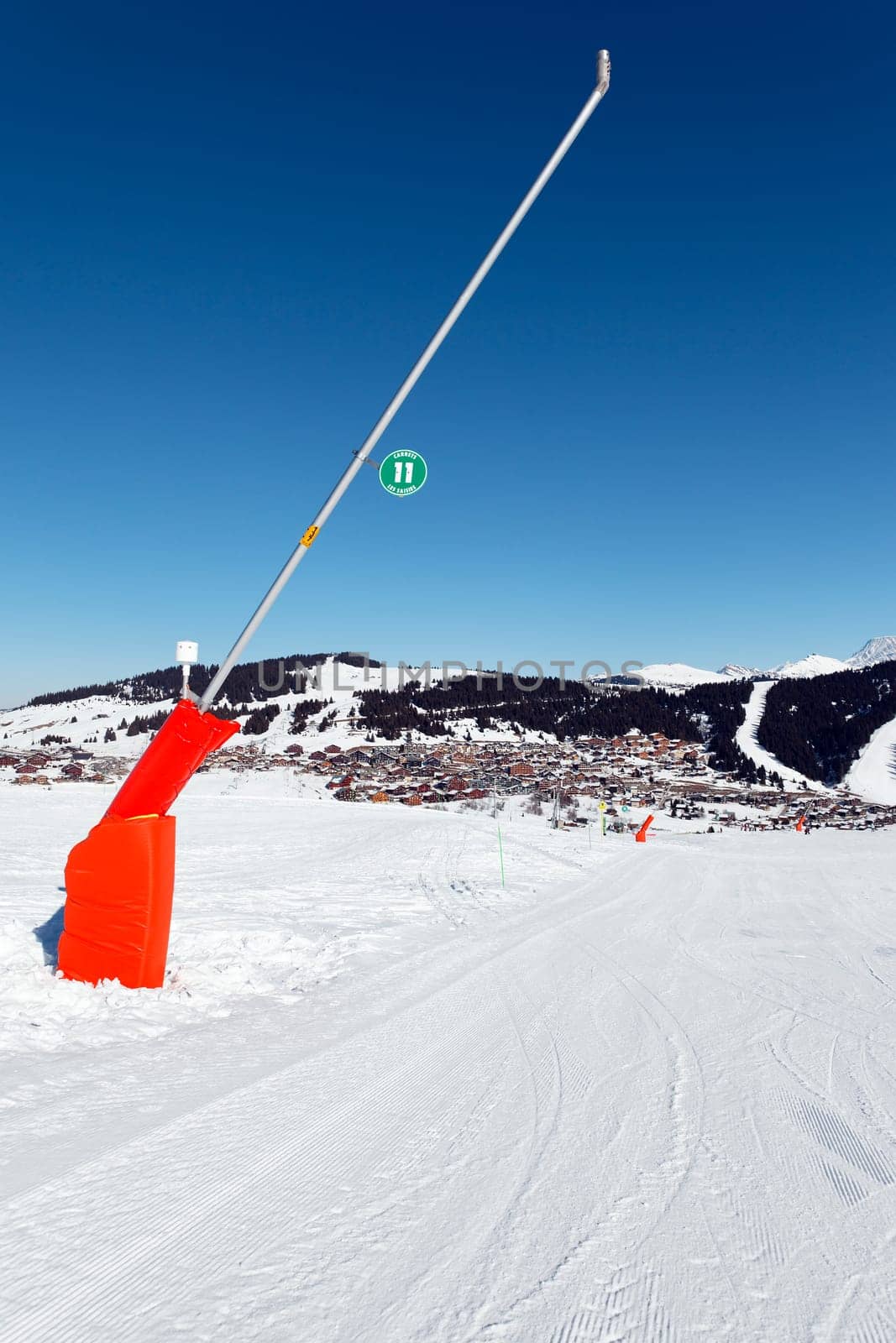 vertical snowmaker