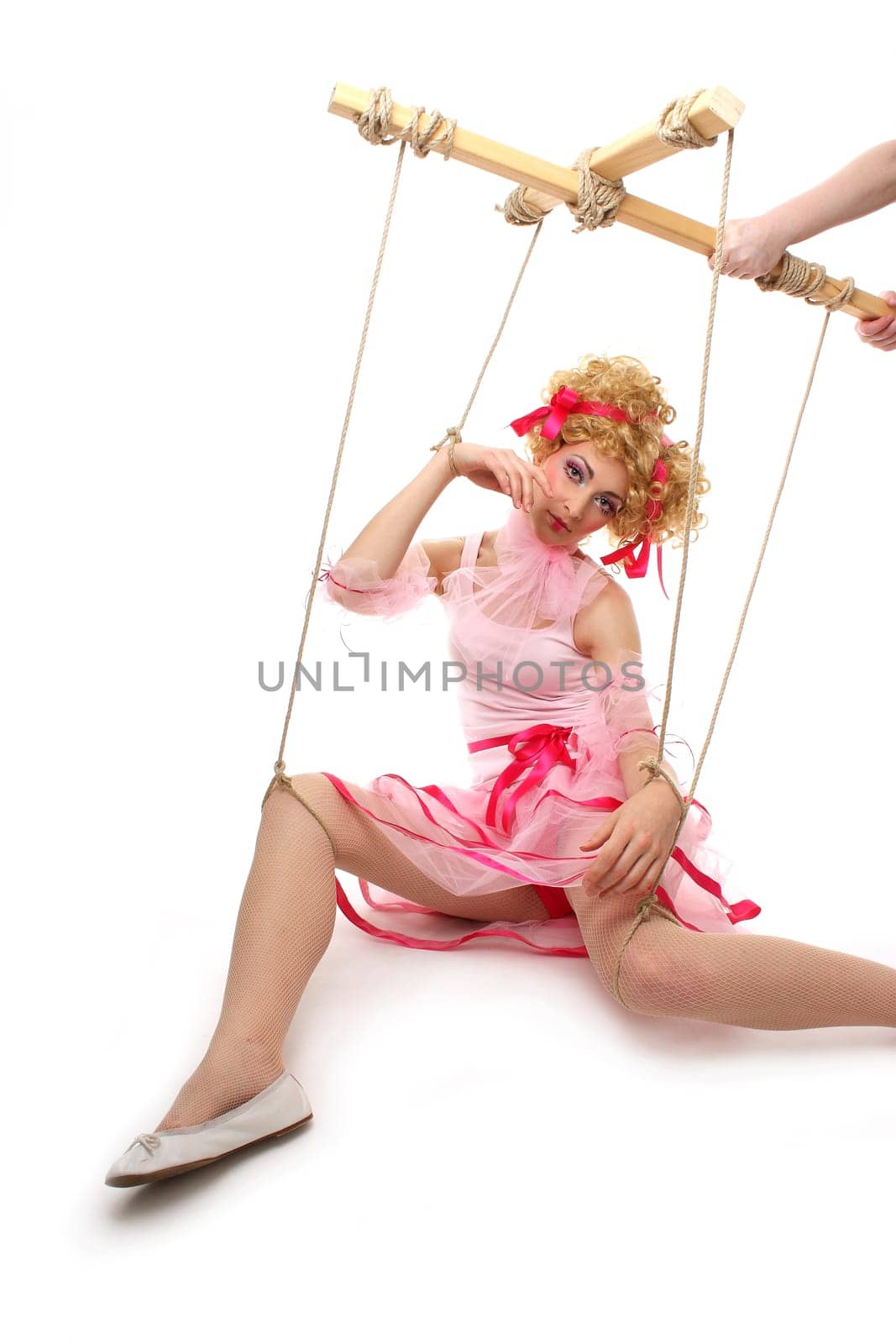 woman,doll,dancer,ballet,puppet,figure,tutu,direct,tulle,ballerina,pose,control,posture,female,puppetry,remote-controlled,artificial,beauty,theater,girl,rope,rope,cross,guide