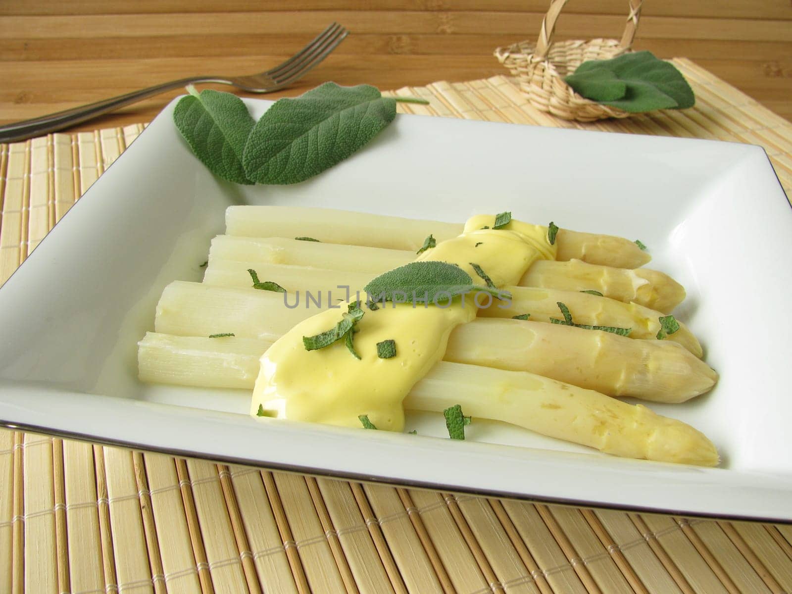 Asparagus with sage butter sauce