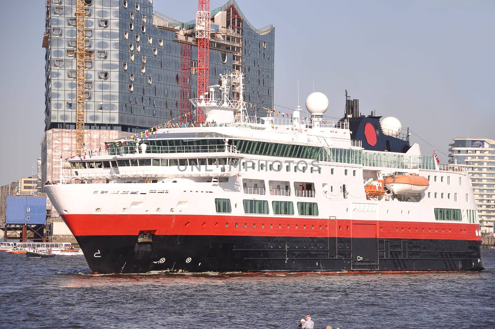 Cruise ship