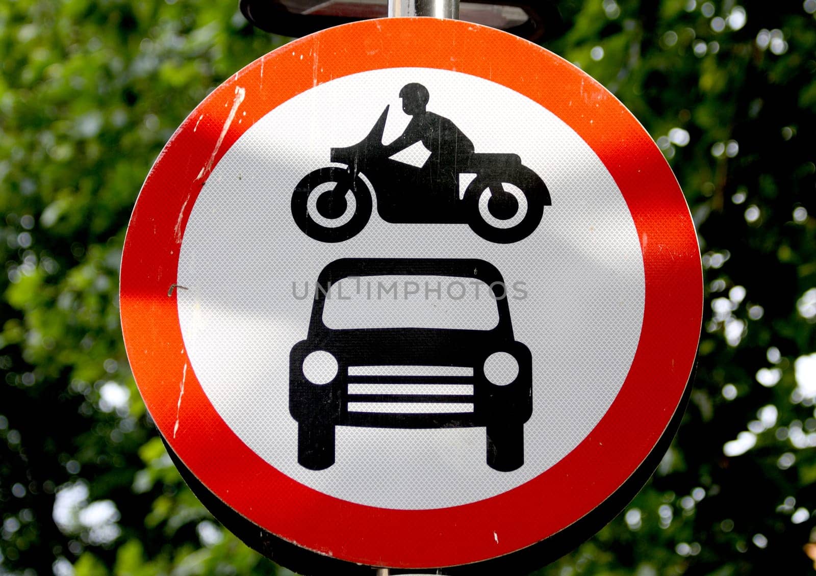 Road sign denoting no through road for motor vehicles