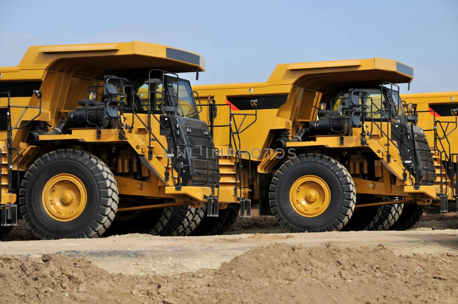 Dump truck