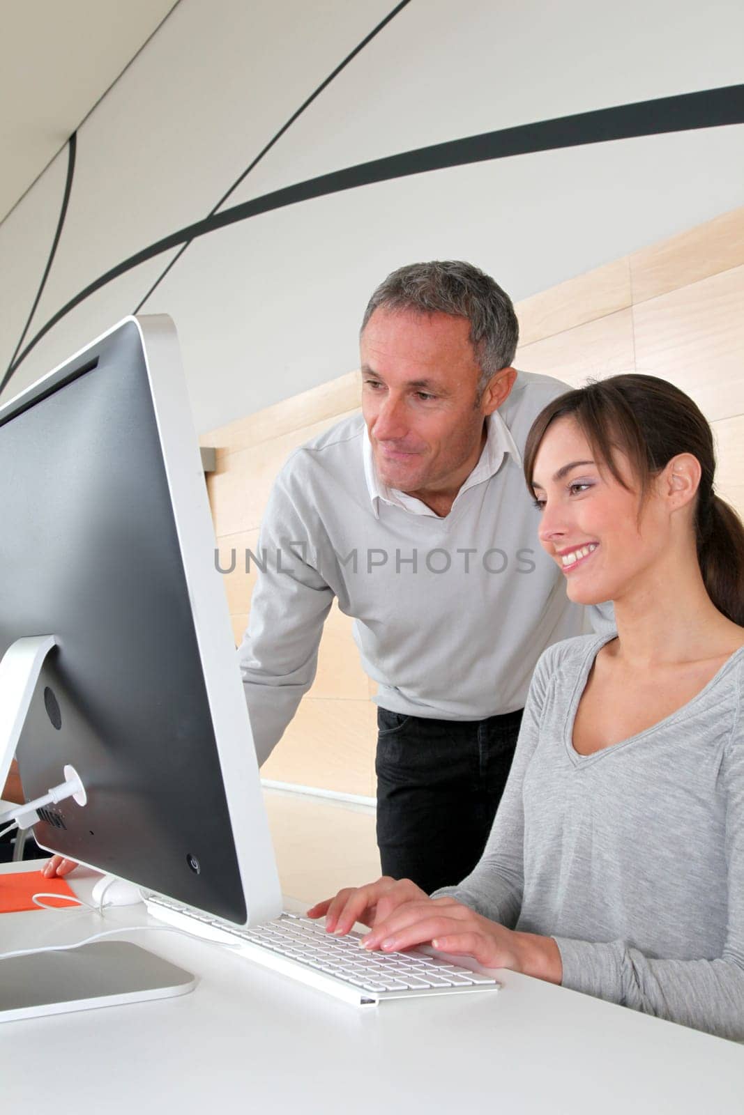 Businesss people working in the office on computer