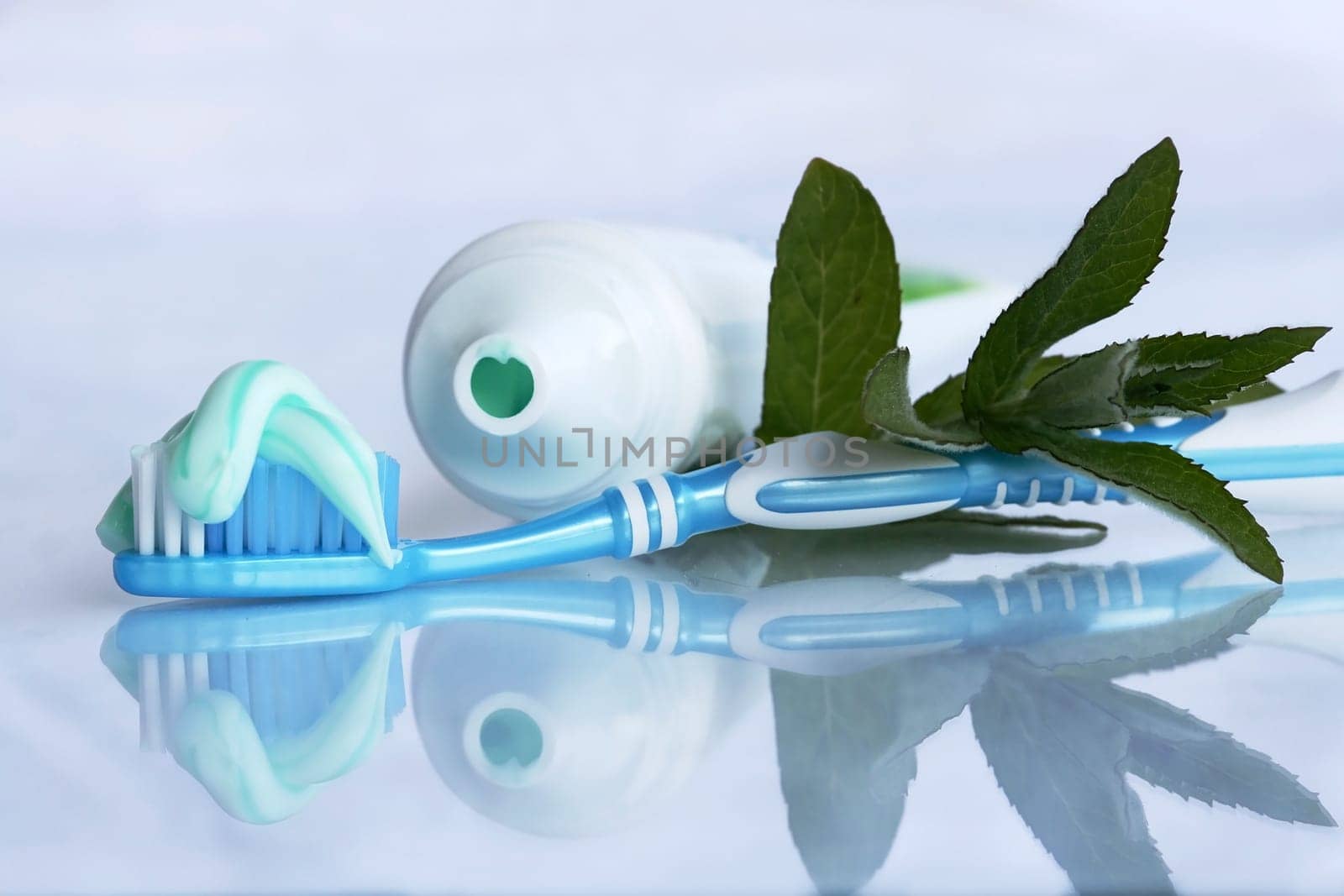 Healthy teeth through brushing