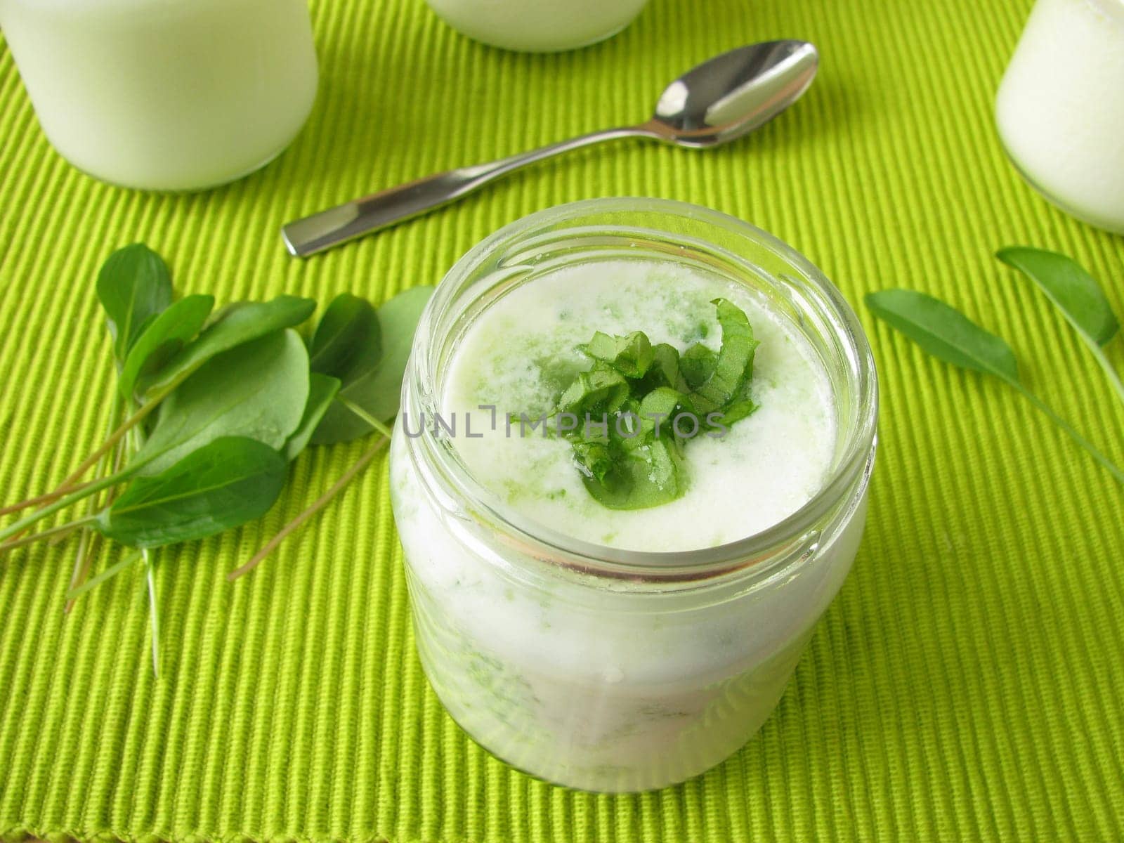 Yoghurt smoothie with sorrel