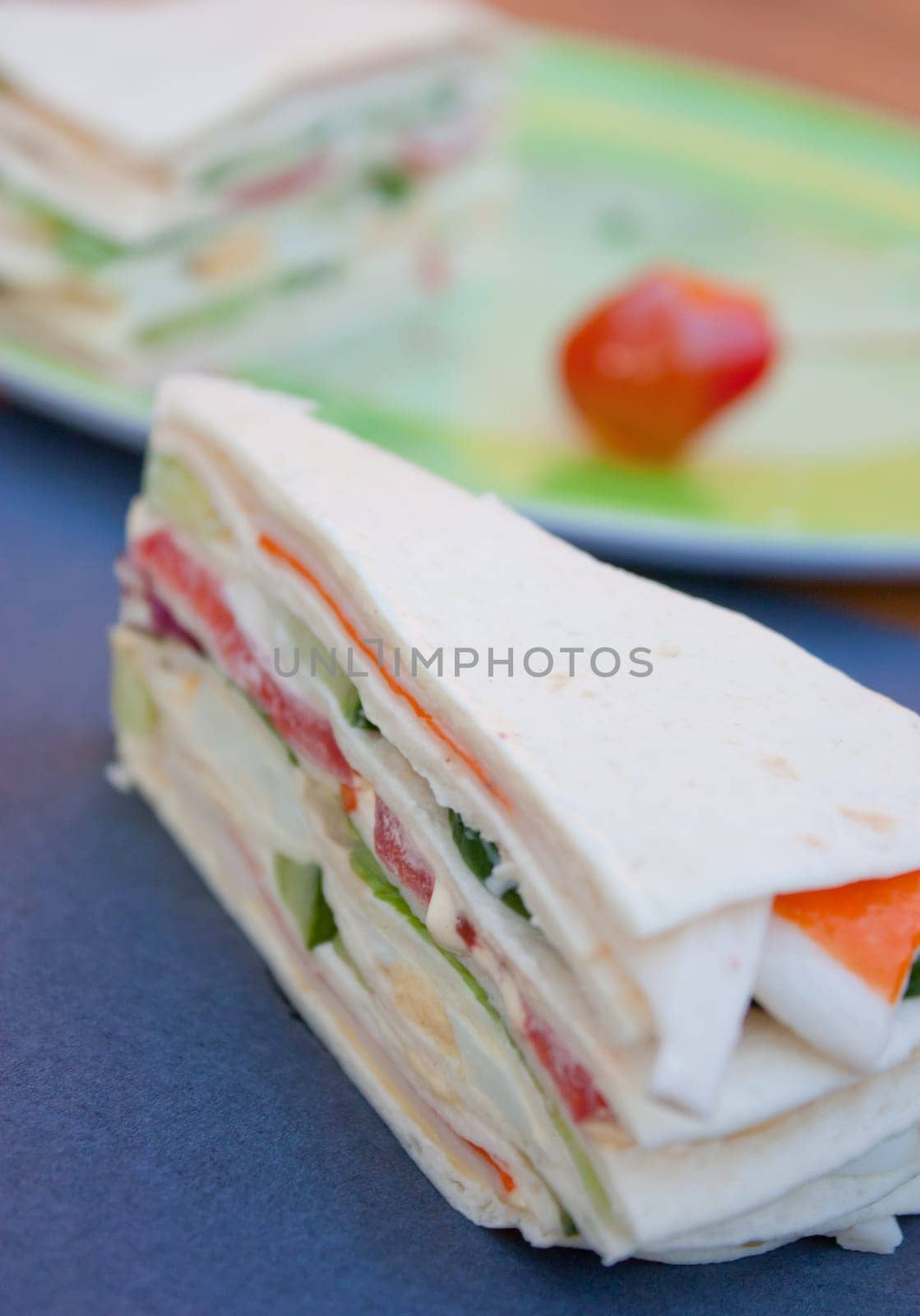Sandwich of raw vegetables made with crepes