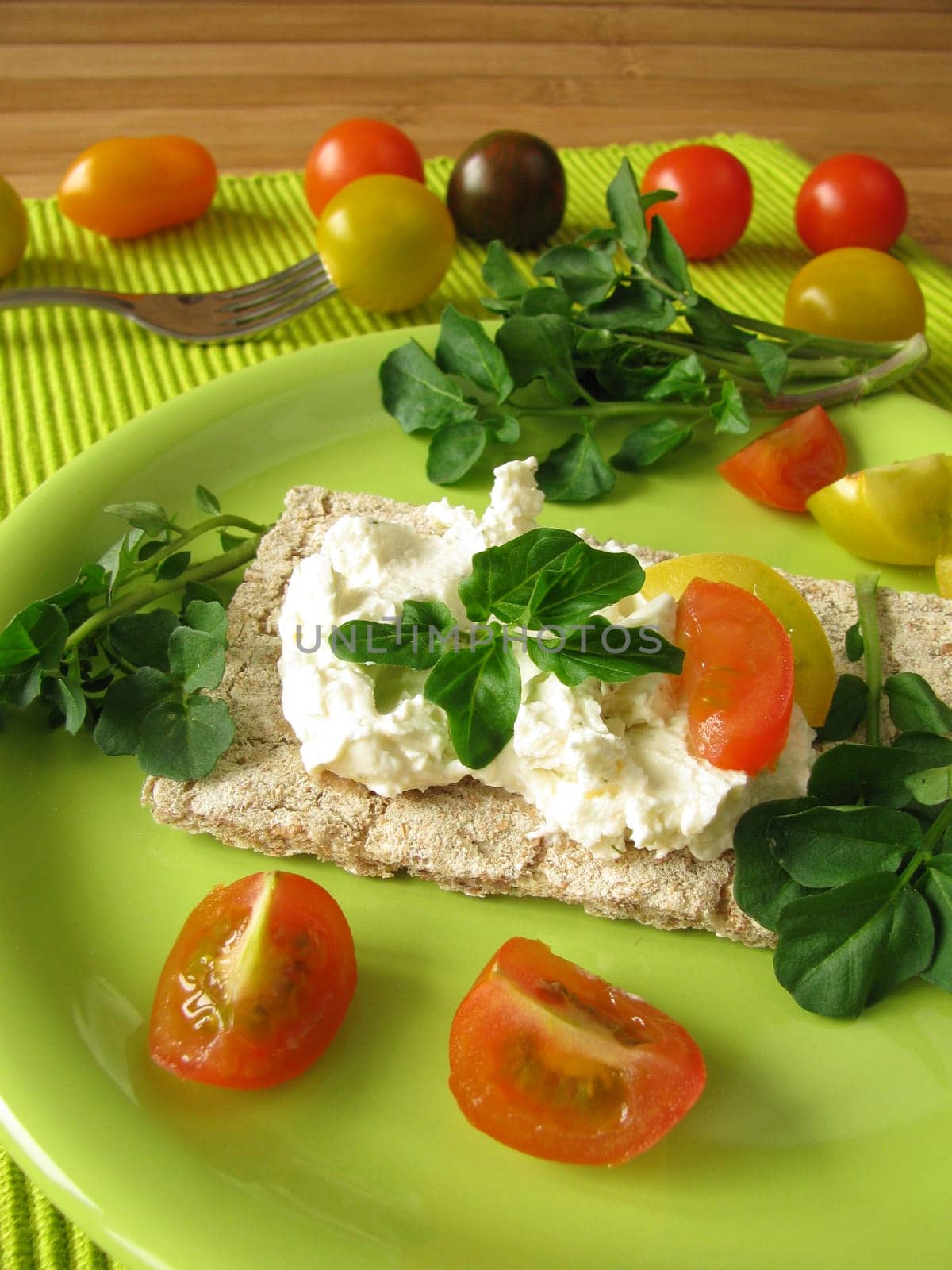 Crispbread with watercress cream cheese