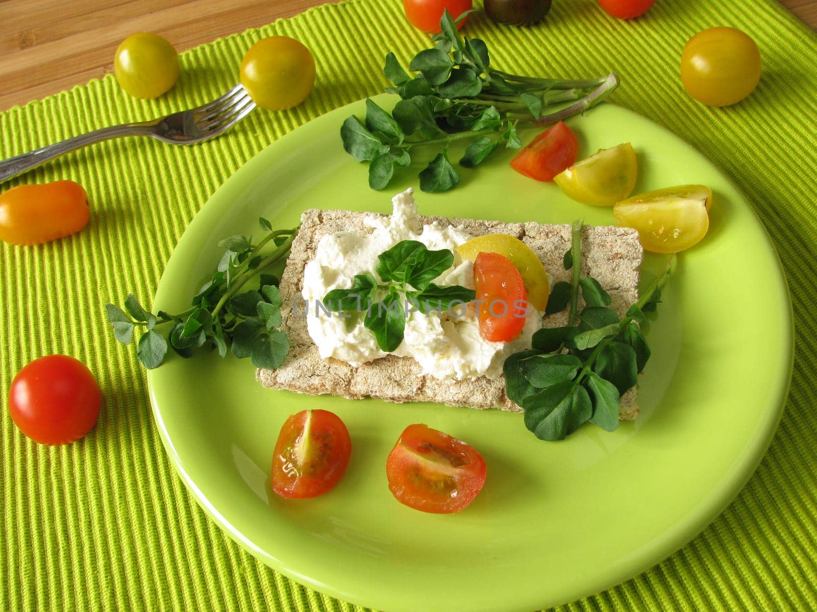 Crispbread with watercress cream cheese