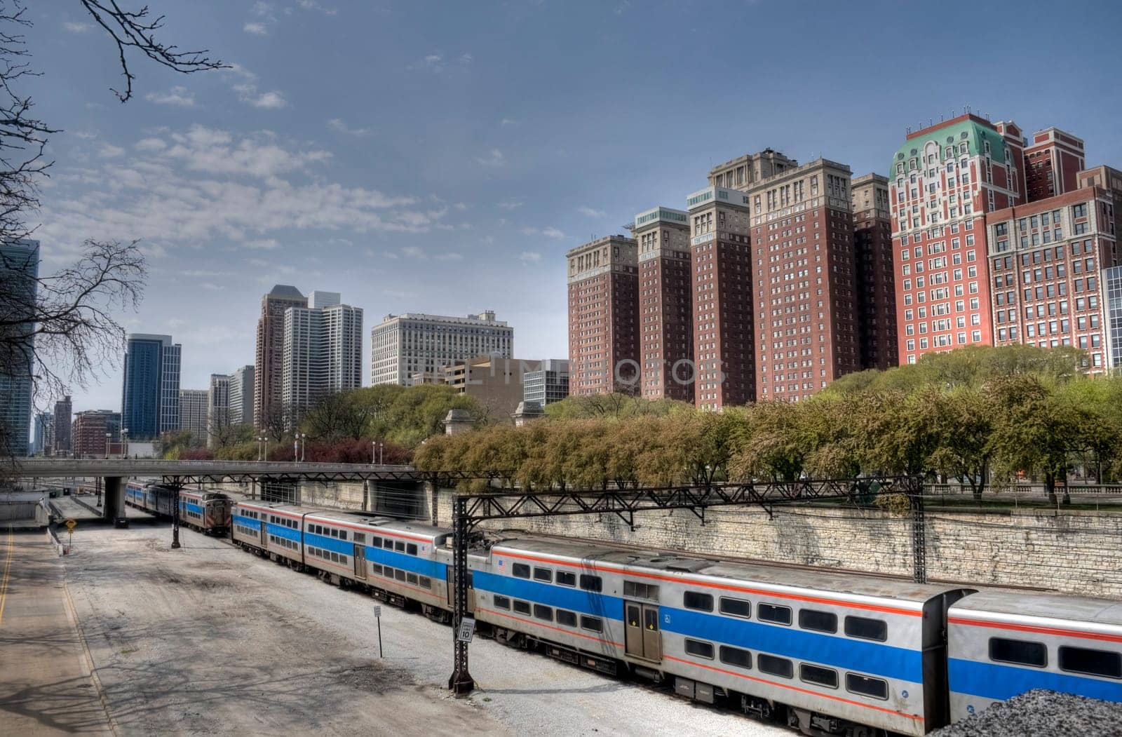 HDR Chicago with Train.