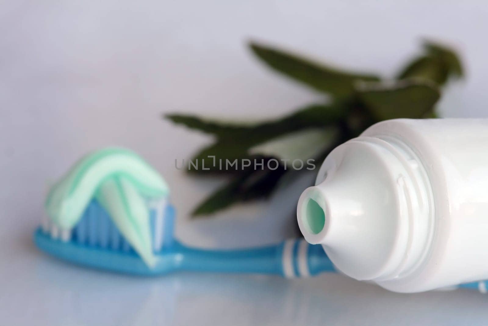 Healthy teeth through regular brushing