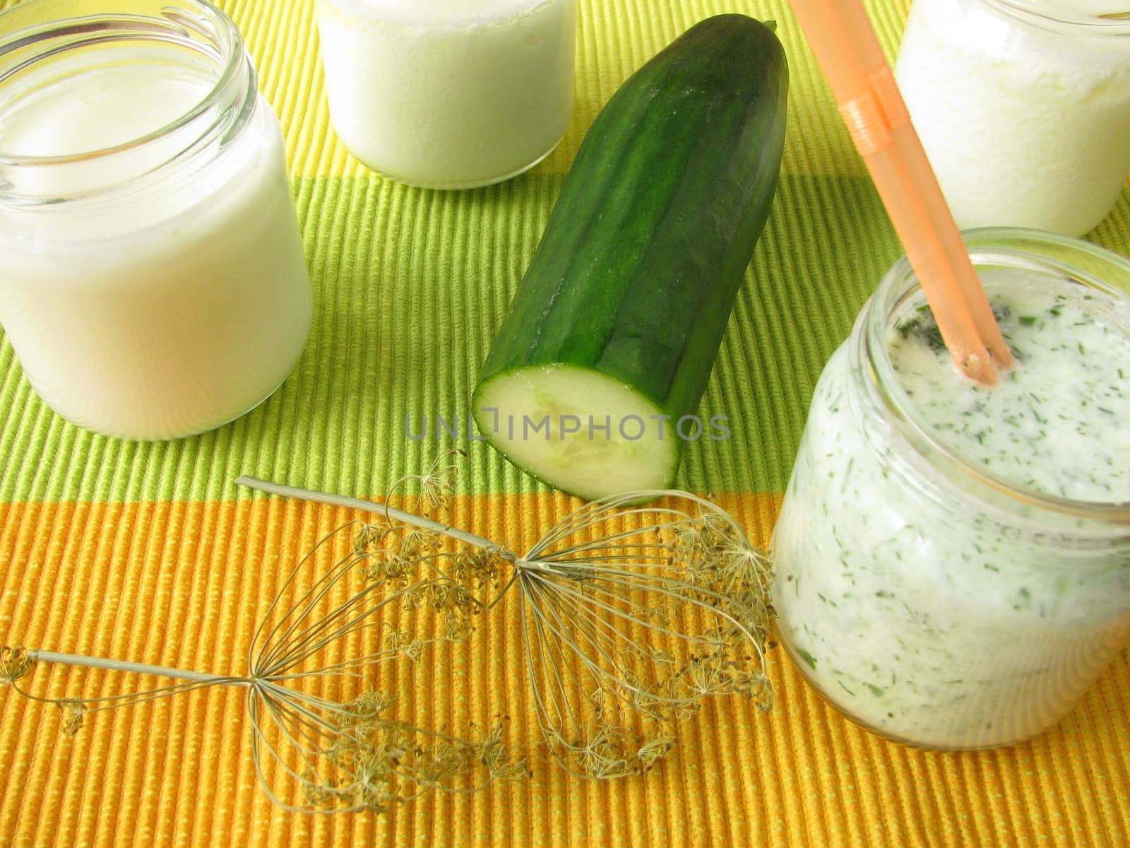 Yoghurt smoothie with cucumber and dill