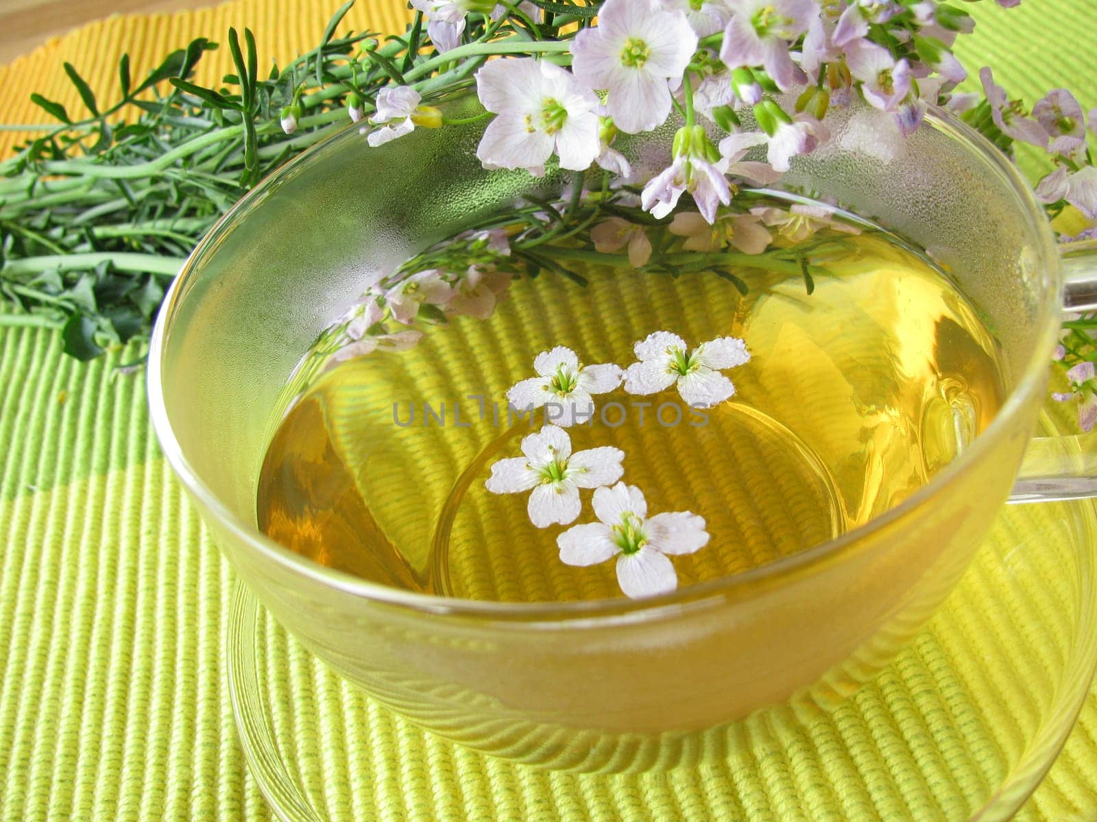 Wild herb tea with meadowfoam