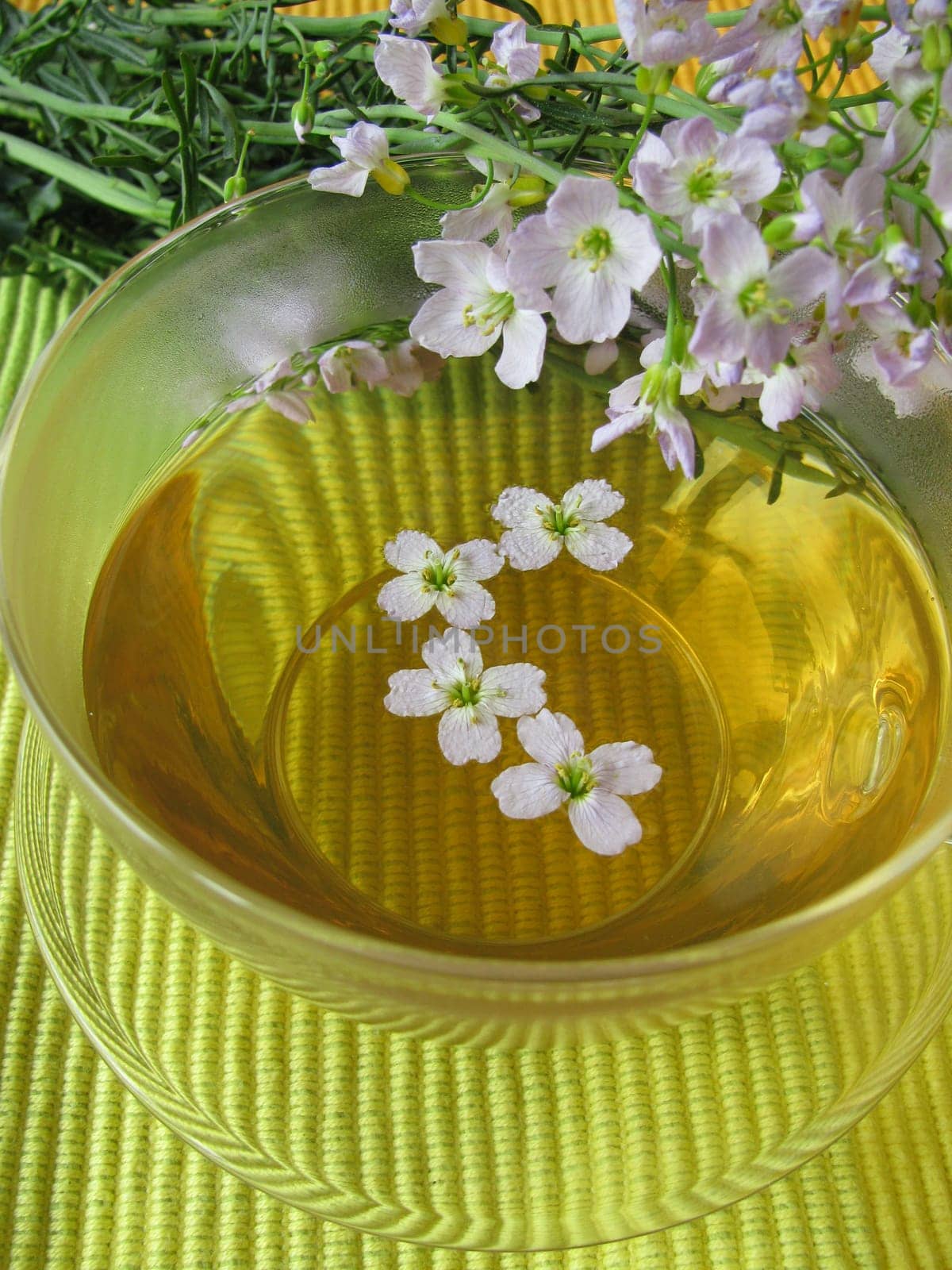 Wild herb tea with meadowfoam