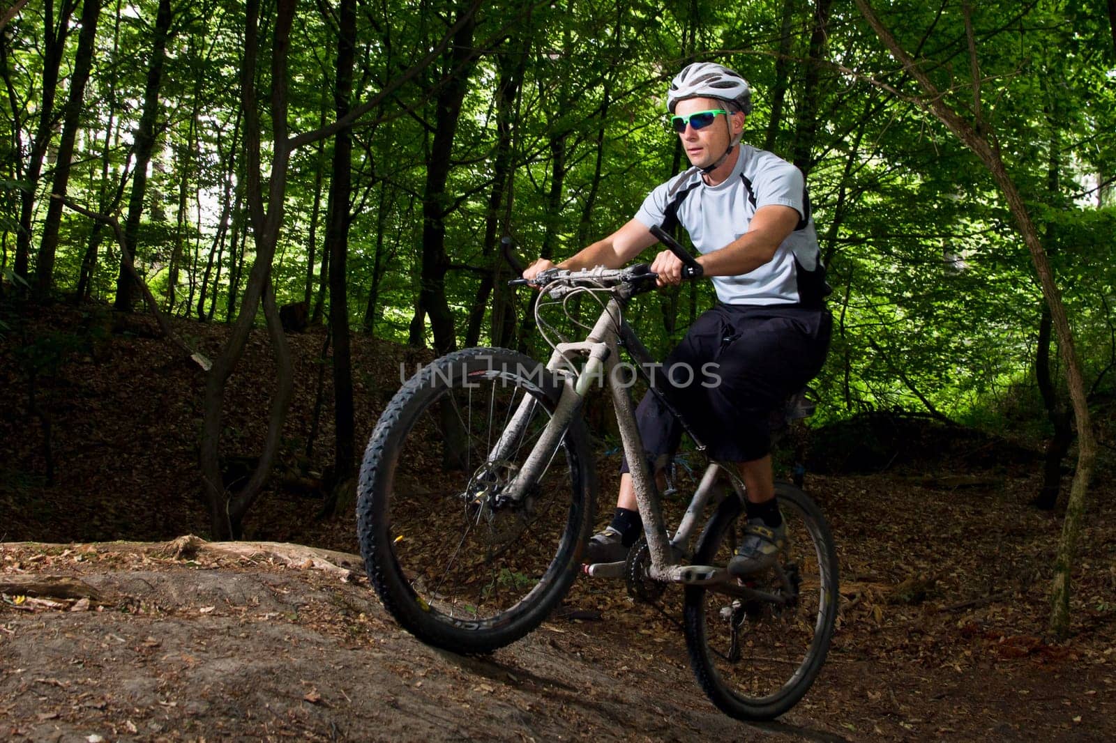 Cyclists on the MTB