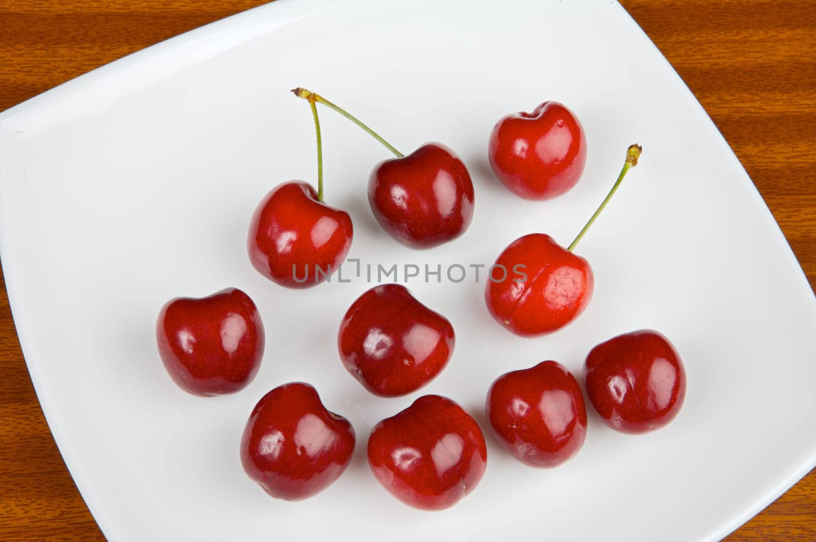 Photo of red cherries in a white plate