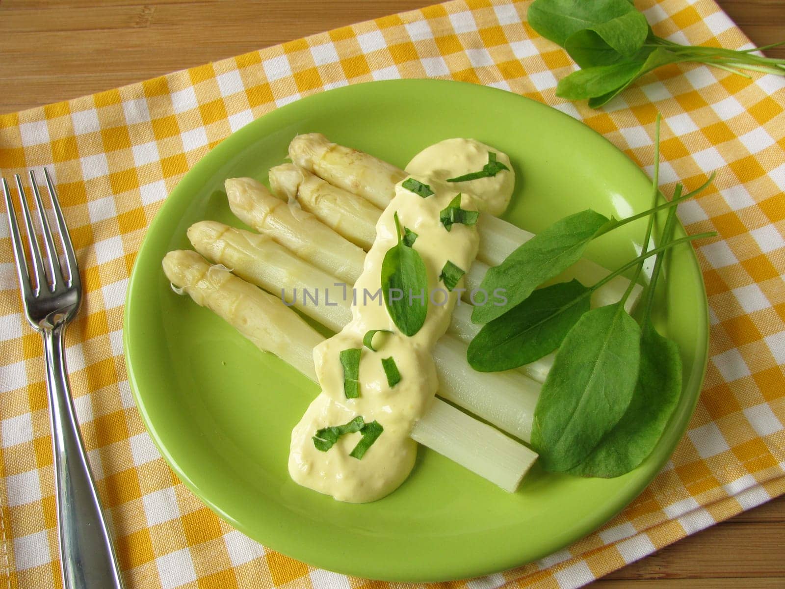 Asparagus with sorrel hollandaise