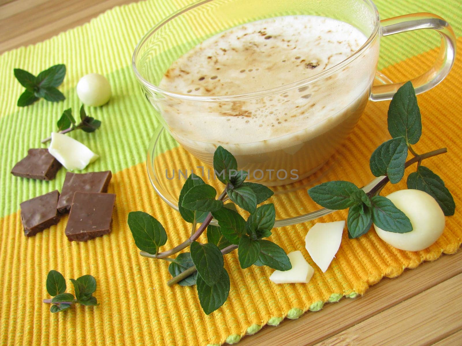 Cappuccino flavored with chocolate mint