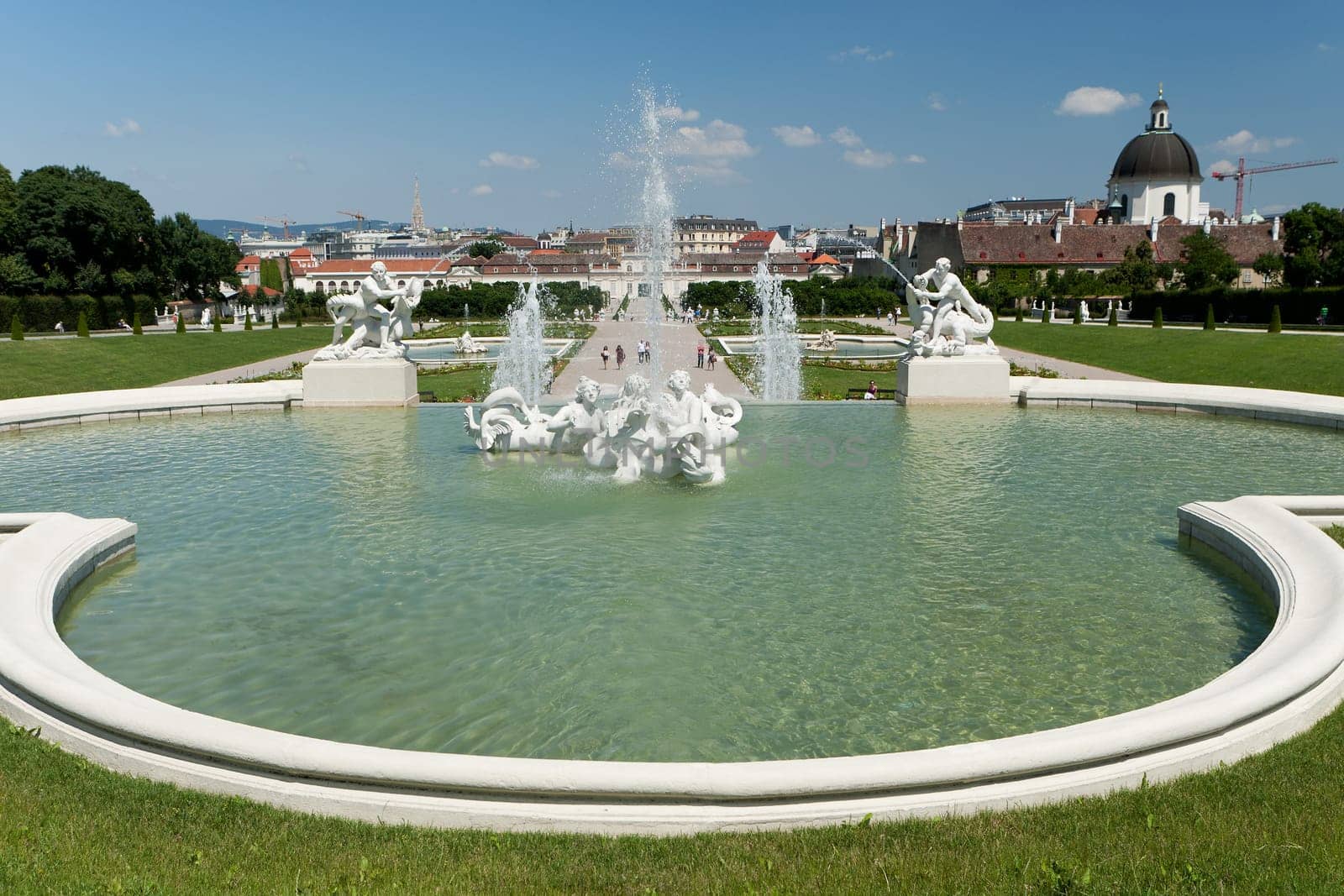 Belvedere Palace,park with pond and fountain