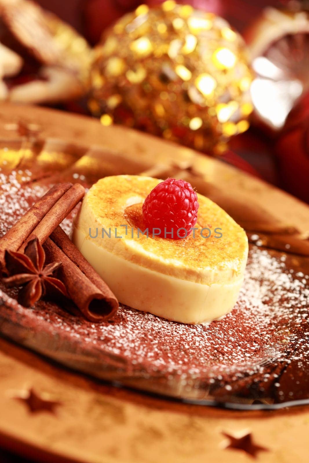 Delicious Crème brûlée for Christmas - French burn cream with ice cream