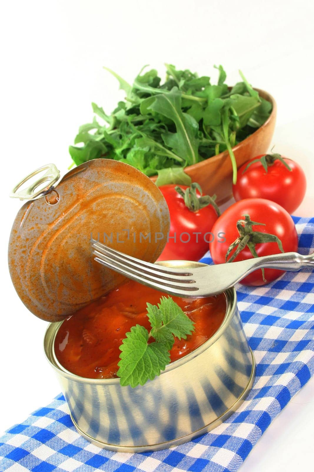 a can of musk octopus in tomato sauce