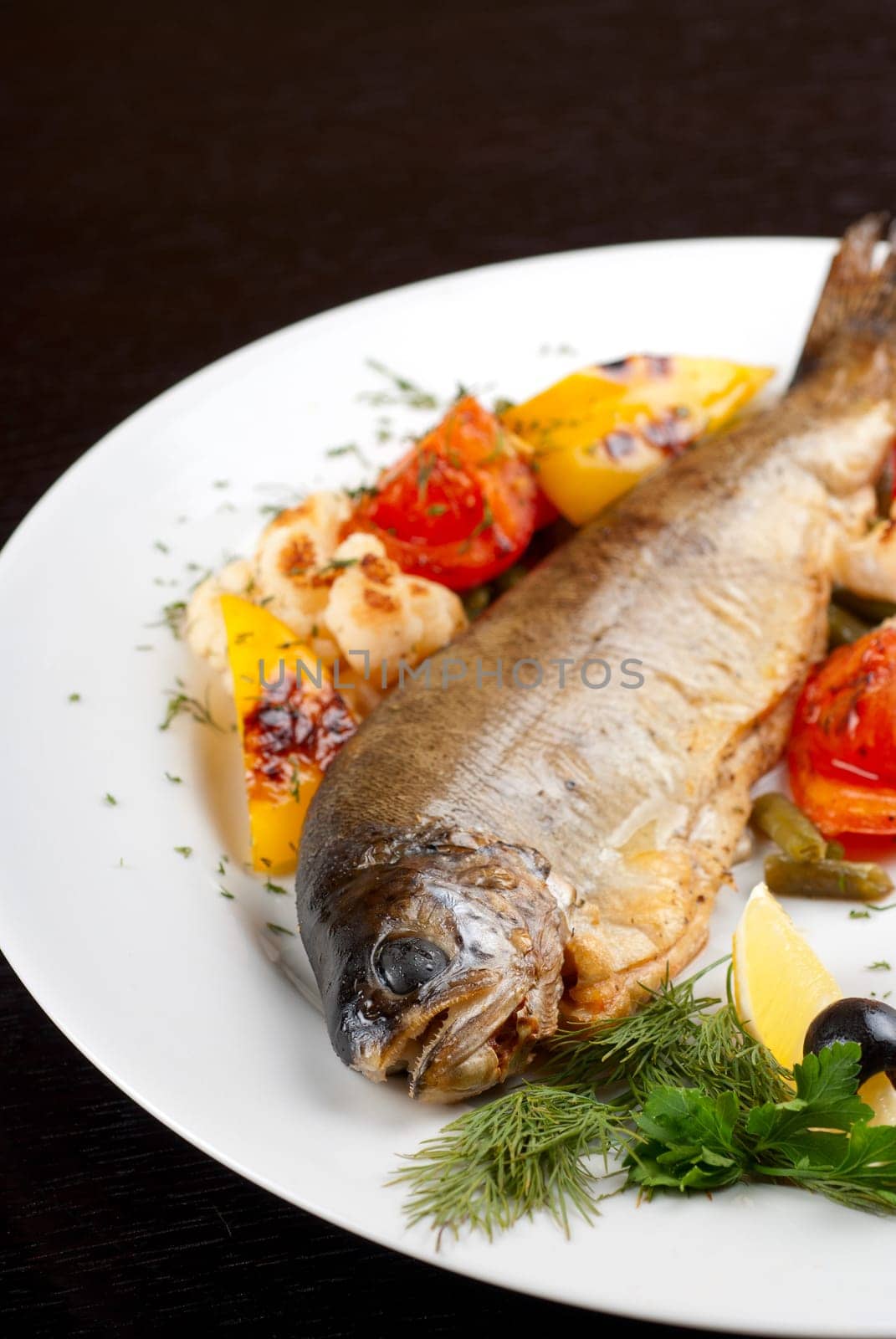 trout fish baked with pepper, string beans, tomato and cauliflower