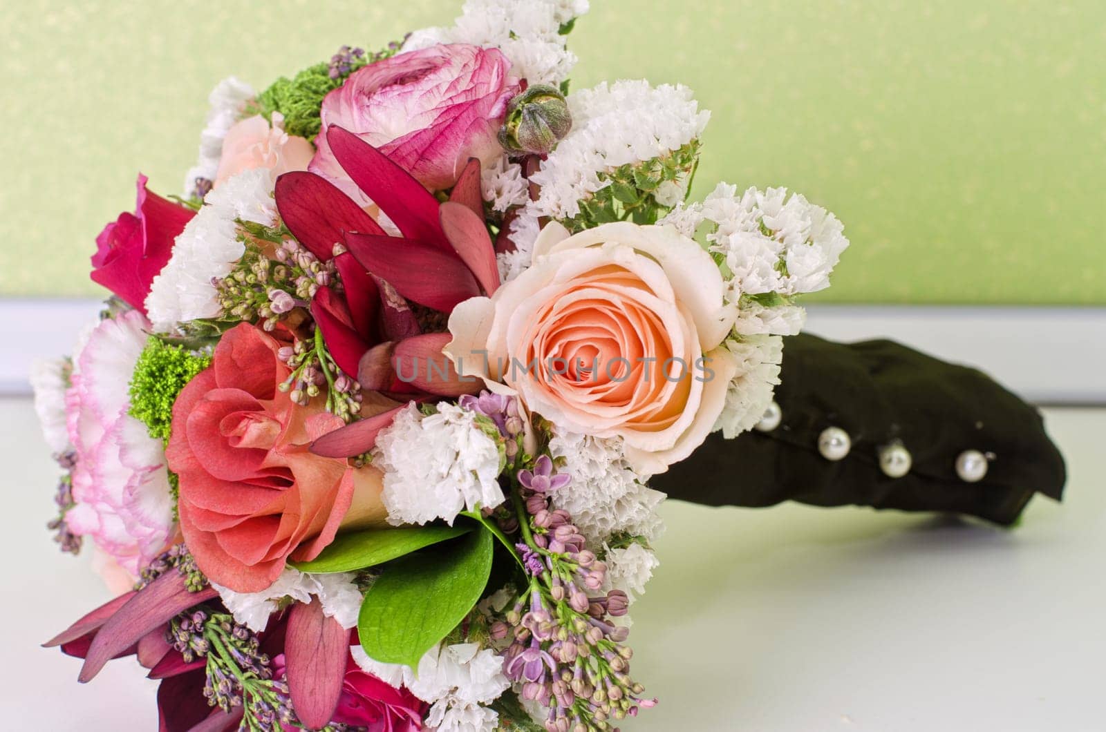 Wedding Bunch of flowers at white table