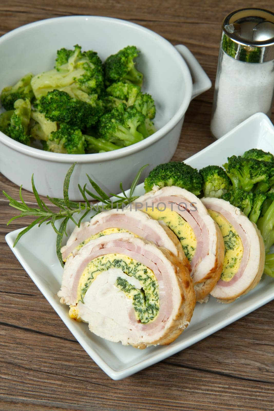 roll filled with vegetables
